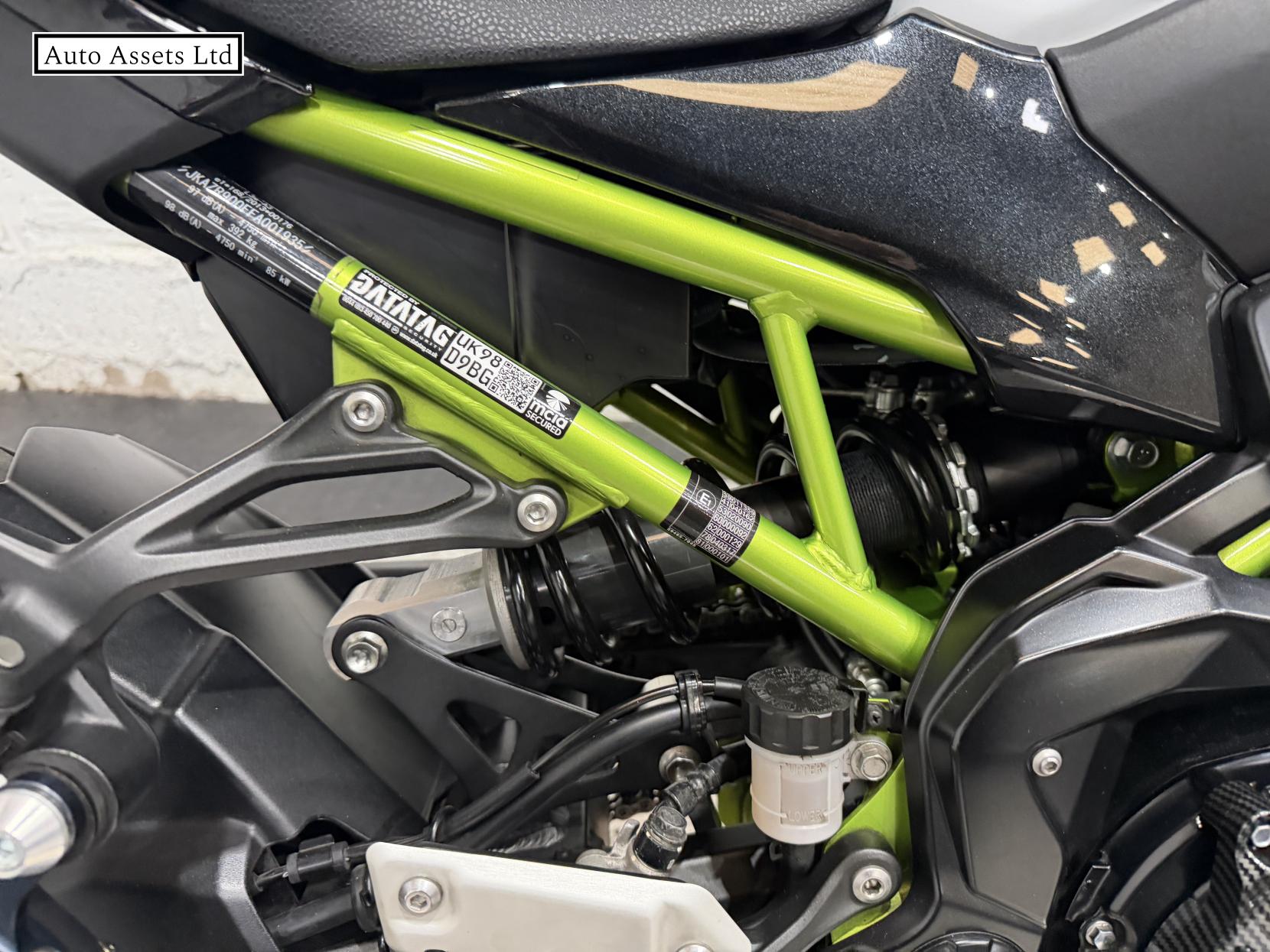 Kawasaki Z900 900 Supernaked Petrol Manual Euro 4 (125 ps)