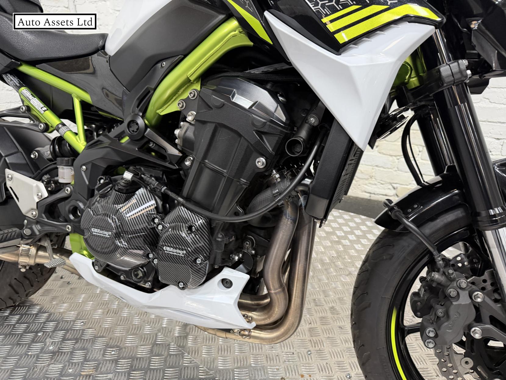 Kawasaki Z900 900 Supernaked Petrol Manual Euro 4 (125 ps)