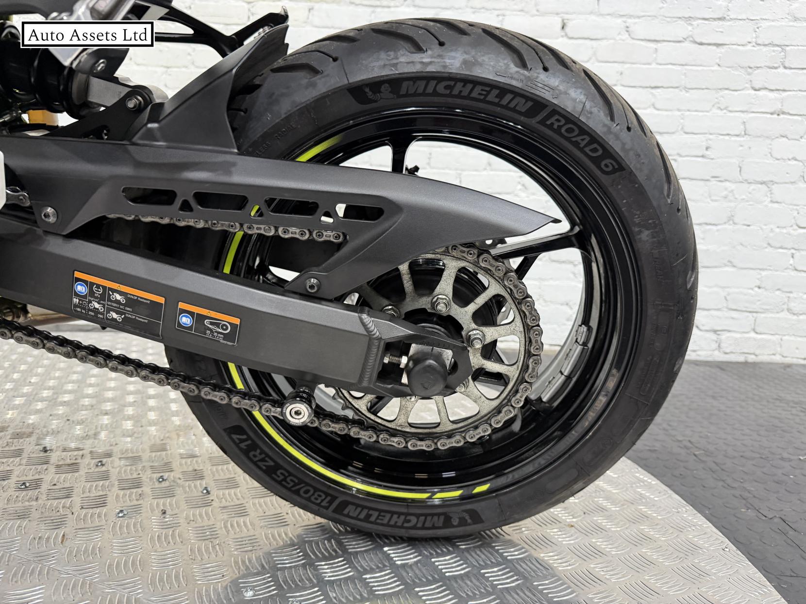 Kawasaki Z900 900 Supernaked Petrol Manual Euro 4 (125 ps)