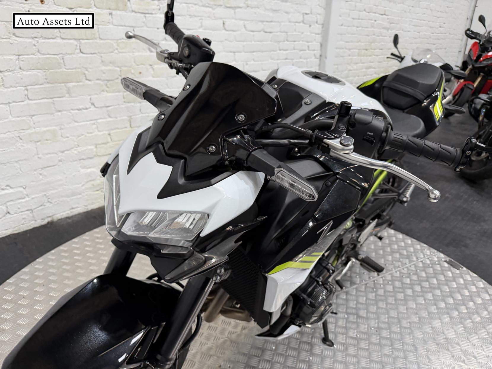 Kawasaki Z900 900 Supernaked Petrol Manual Euro 4 (125 ps)