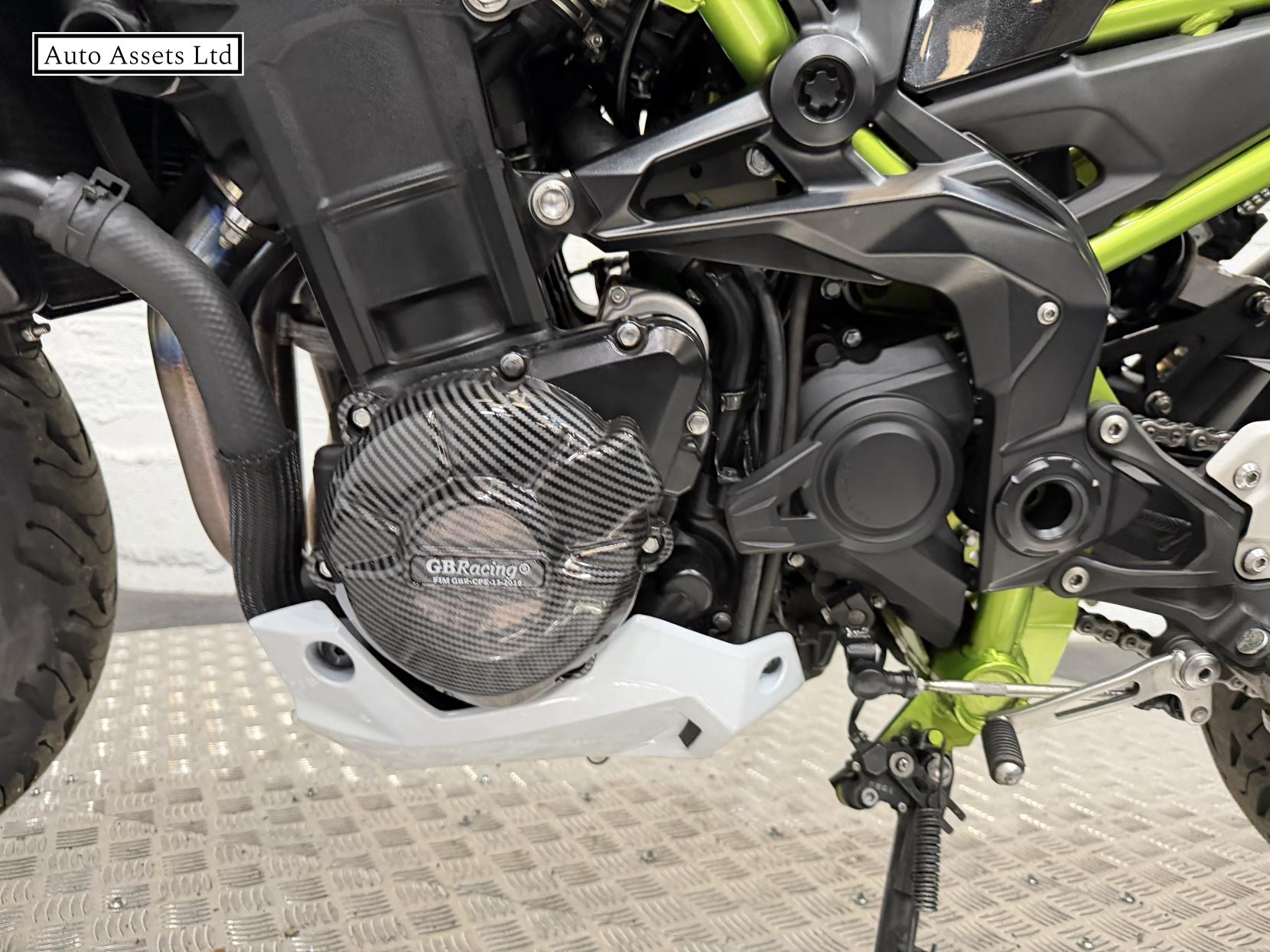 Kawasaki Z900 900 Supernaked Petrol Manual Euro 4 (125 ps)