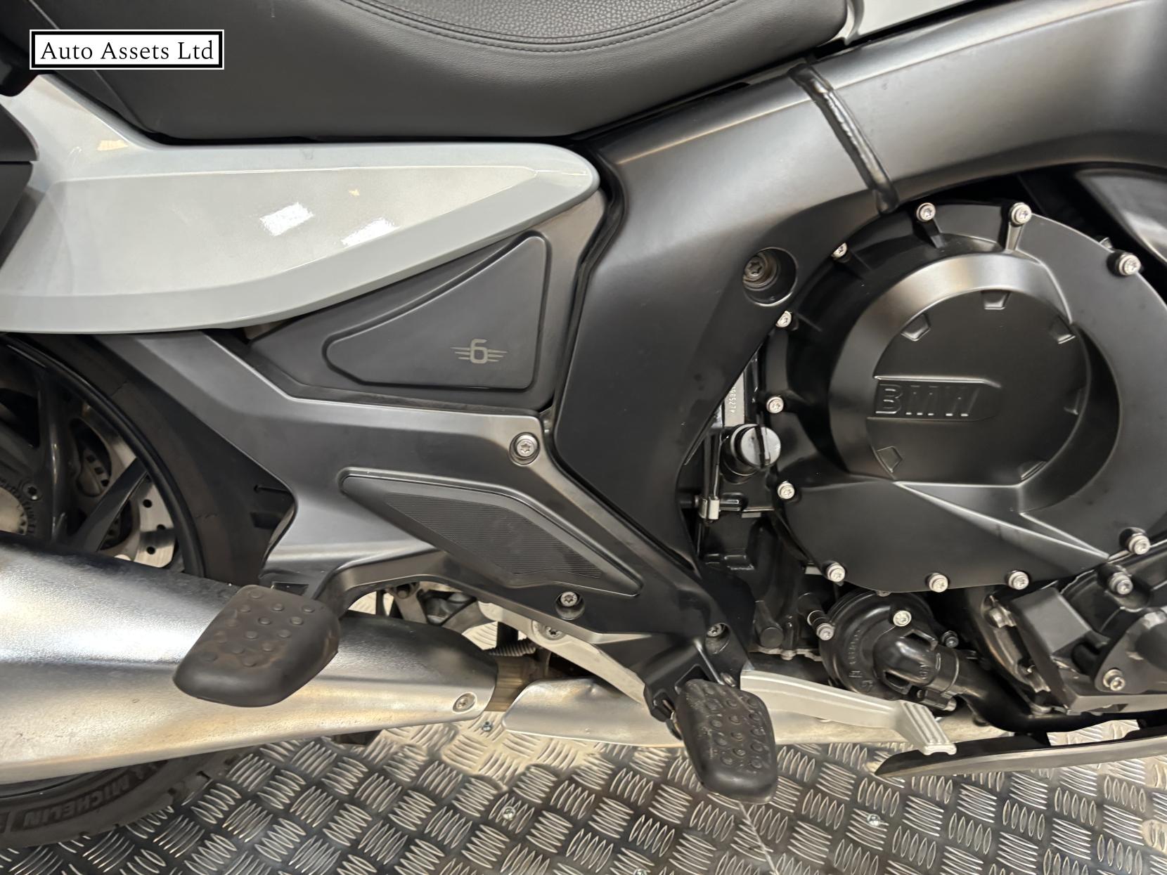 BMW K 1600 B 1600 Tourer Petrol Manual Euro 4 (160 ps)