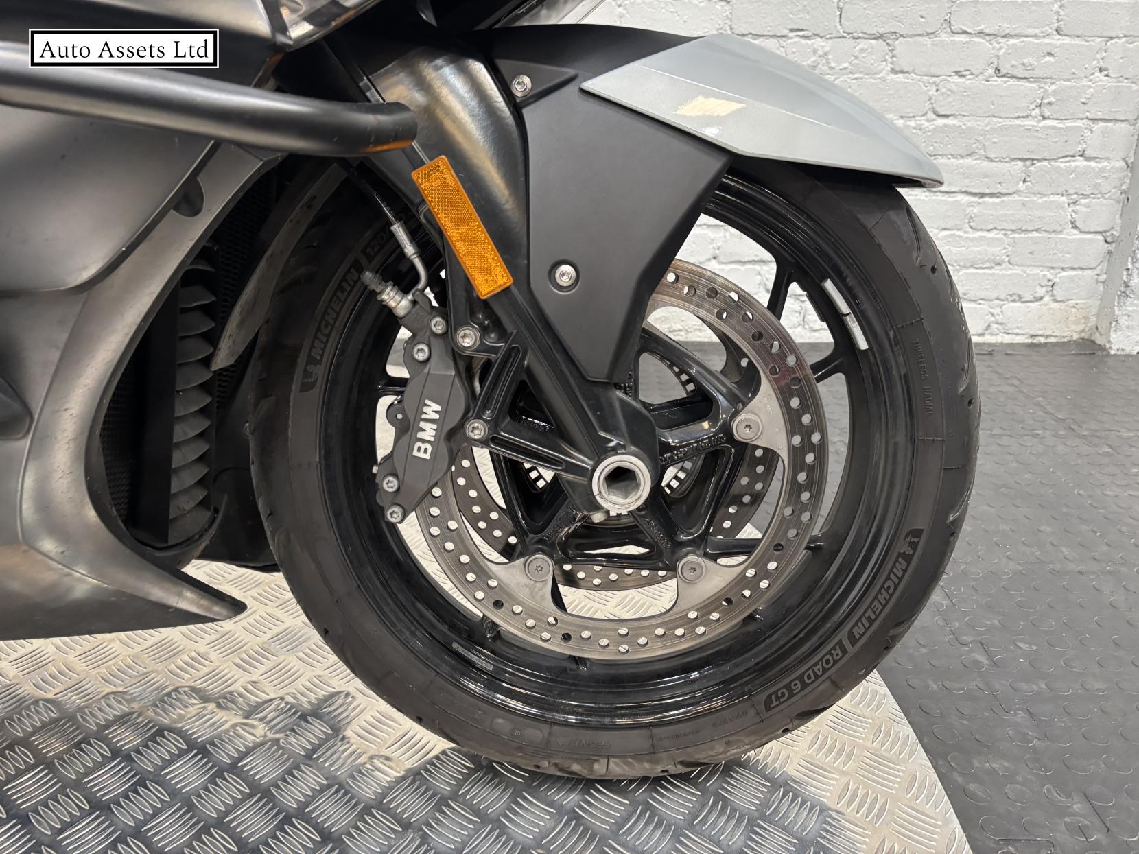 BMW K 1600 B 1600 Tourer Petrol Manual Euro 4 (160 ps)