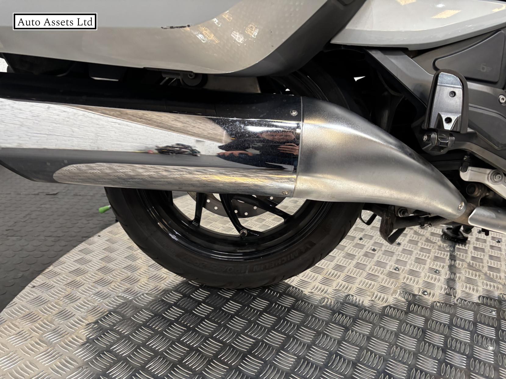 BMW K 1600 B 1600 Tourer Petrol Manual Euro 4 (160 ps)