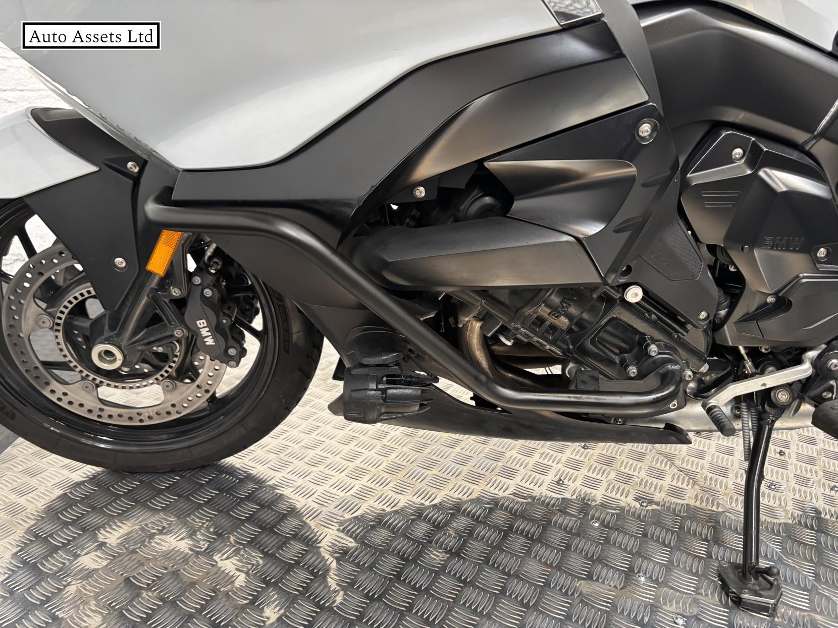 BMW K 1600 B 1600 Tourer Petrol Manual Euro 4 (160 ps)