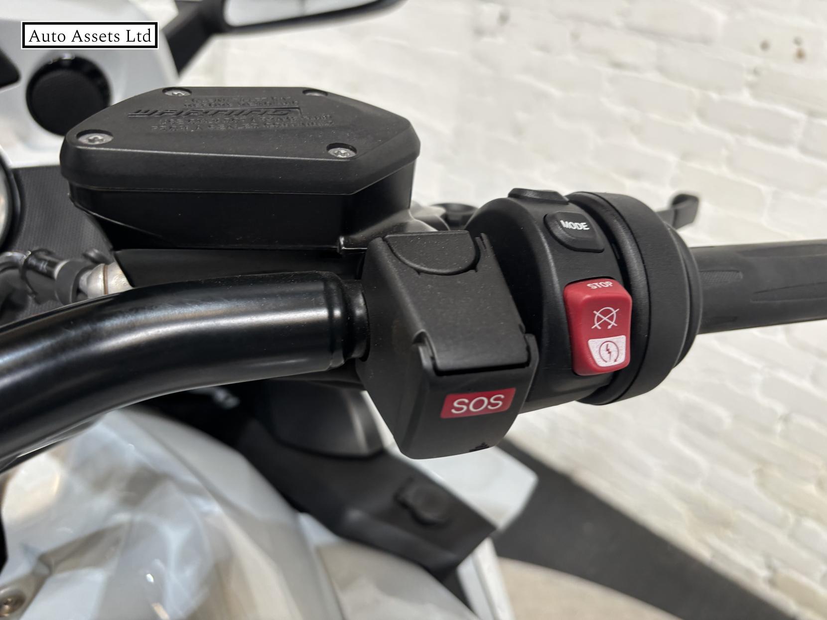 BMW K 1600 B 1600 Tourer Petrol Manual Euro 4 (160 ps)