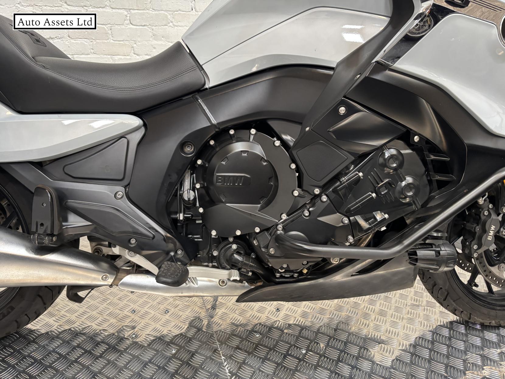 BMW K 1600 B 1600 Tourer Petrol Manual Euro 4 (160 ps)