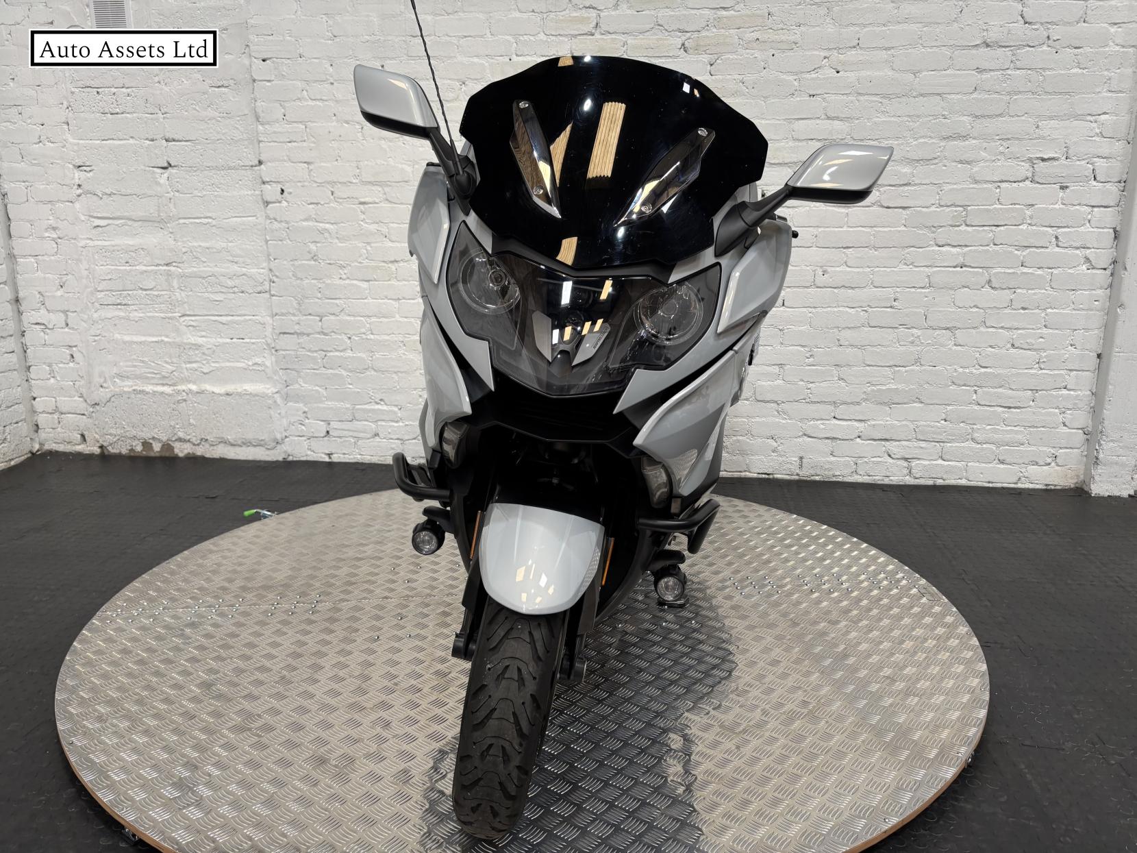 BMW K 1600 B 1600 Tourer Petrol Manual Euro 4 (160 ps)