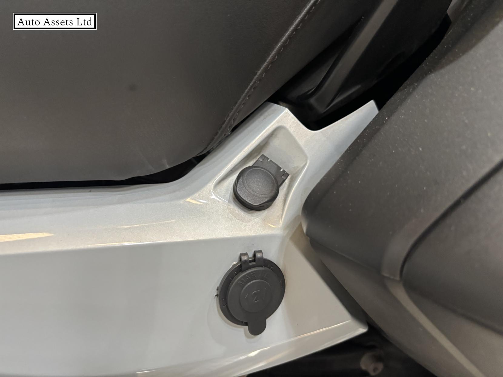 BMW K 1600 B 1600 Tourer Petrol Manual Euro 4 (160 ps)