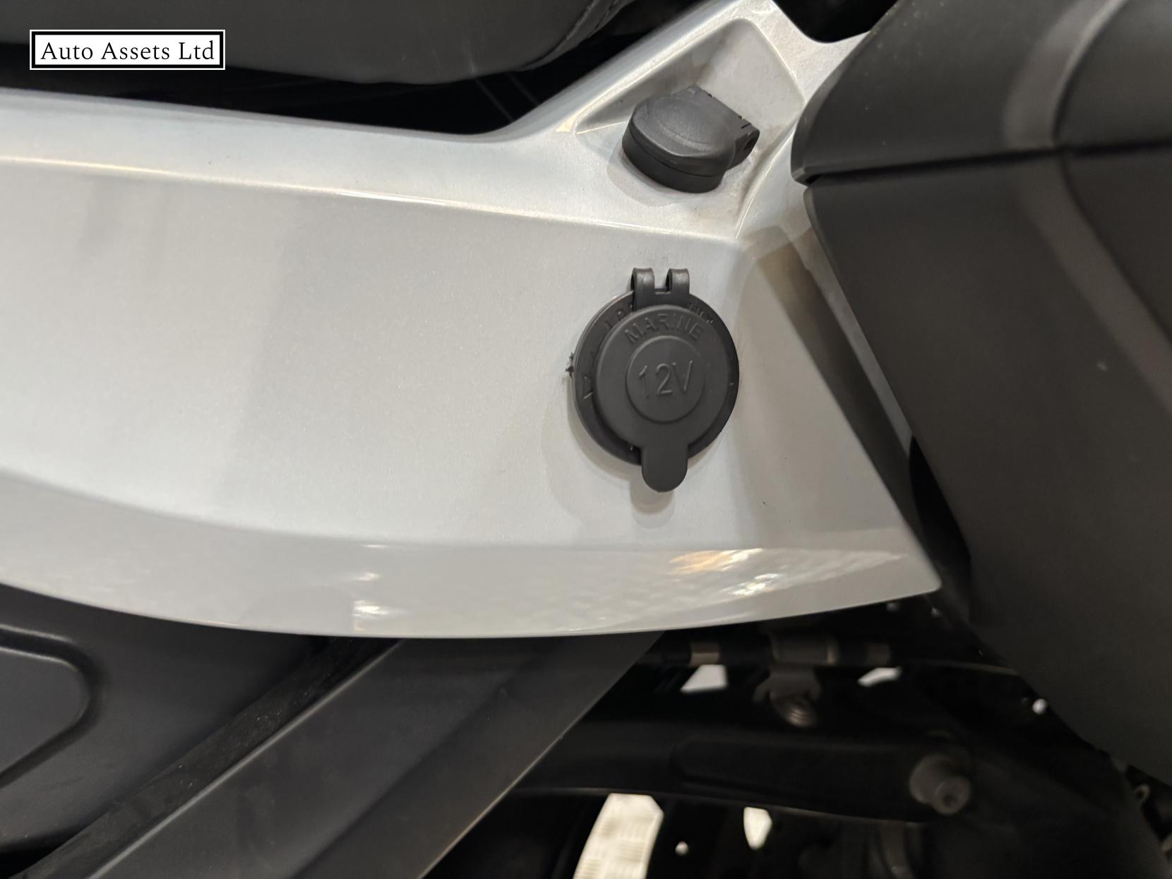 BMW K 1600 B 1600 Tourer Petrol Manual Euro 4 (160 ps)