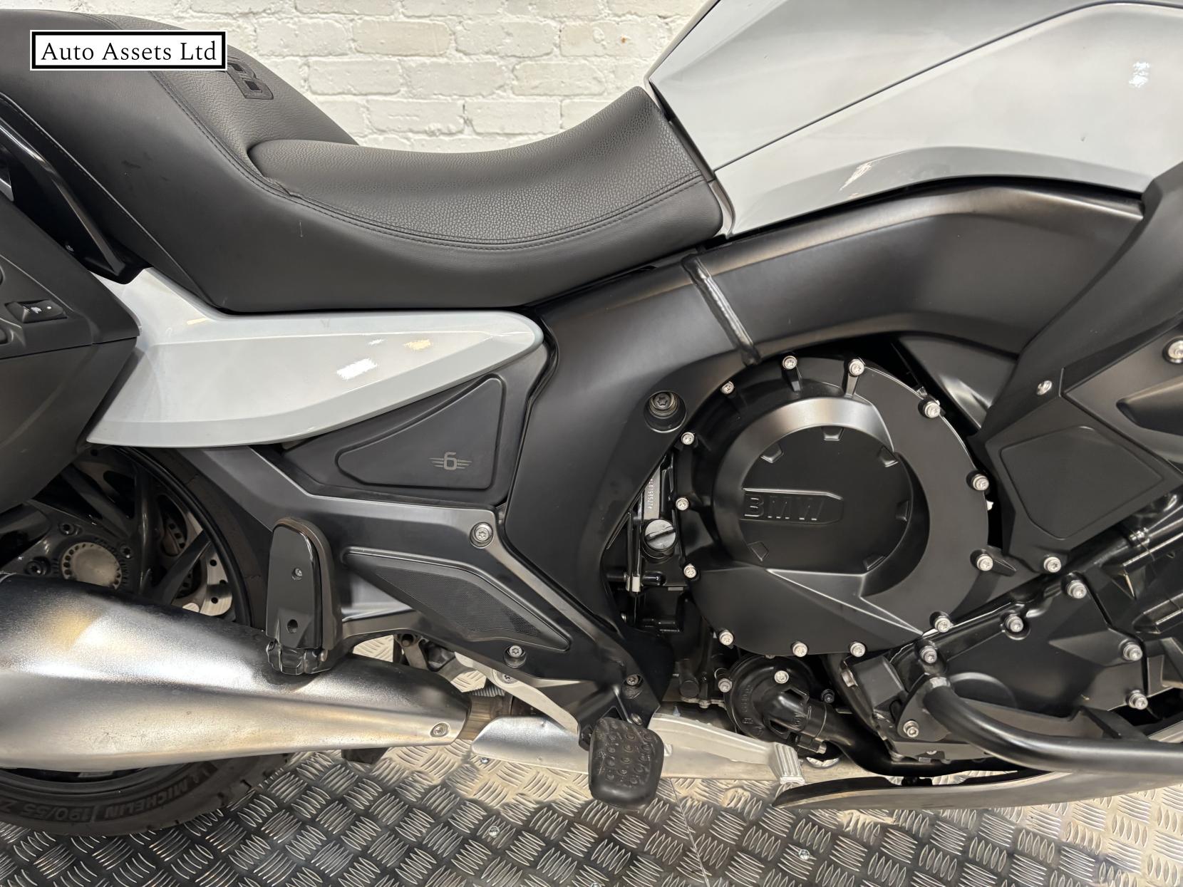 BMW K 1600 B 1600 Tourer Petrol Manual Euro 4 (160 ps)