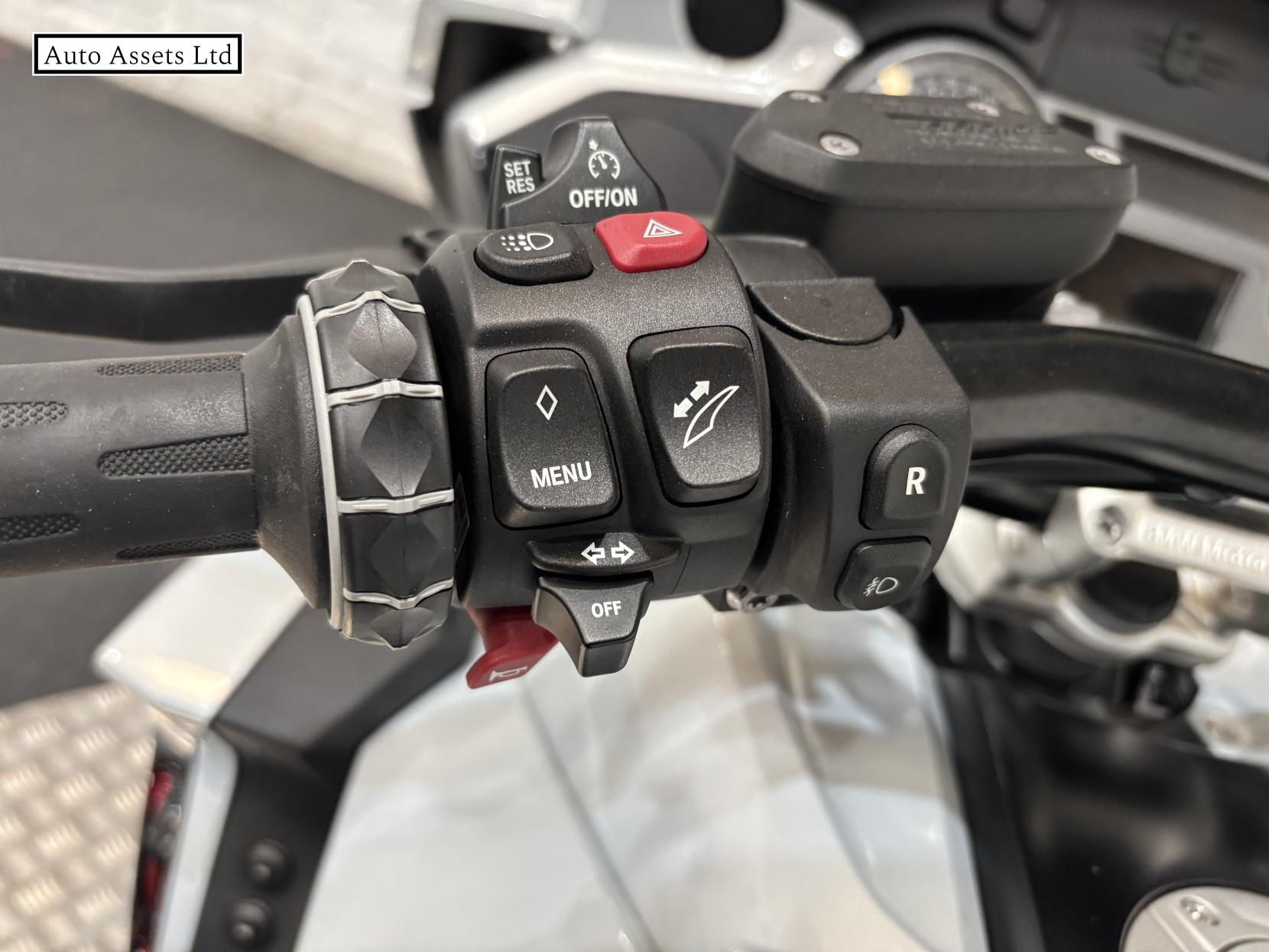 BMW K 1600 B 1600 Tourer Petrol Manual Euro 4 (160 ps)