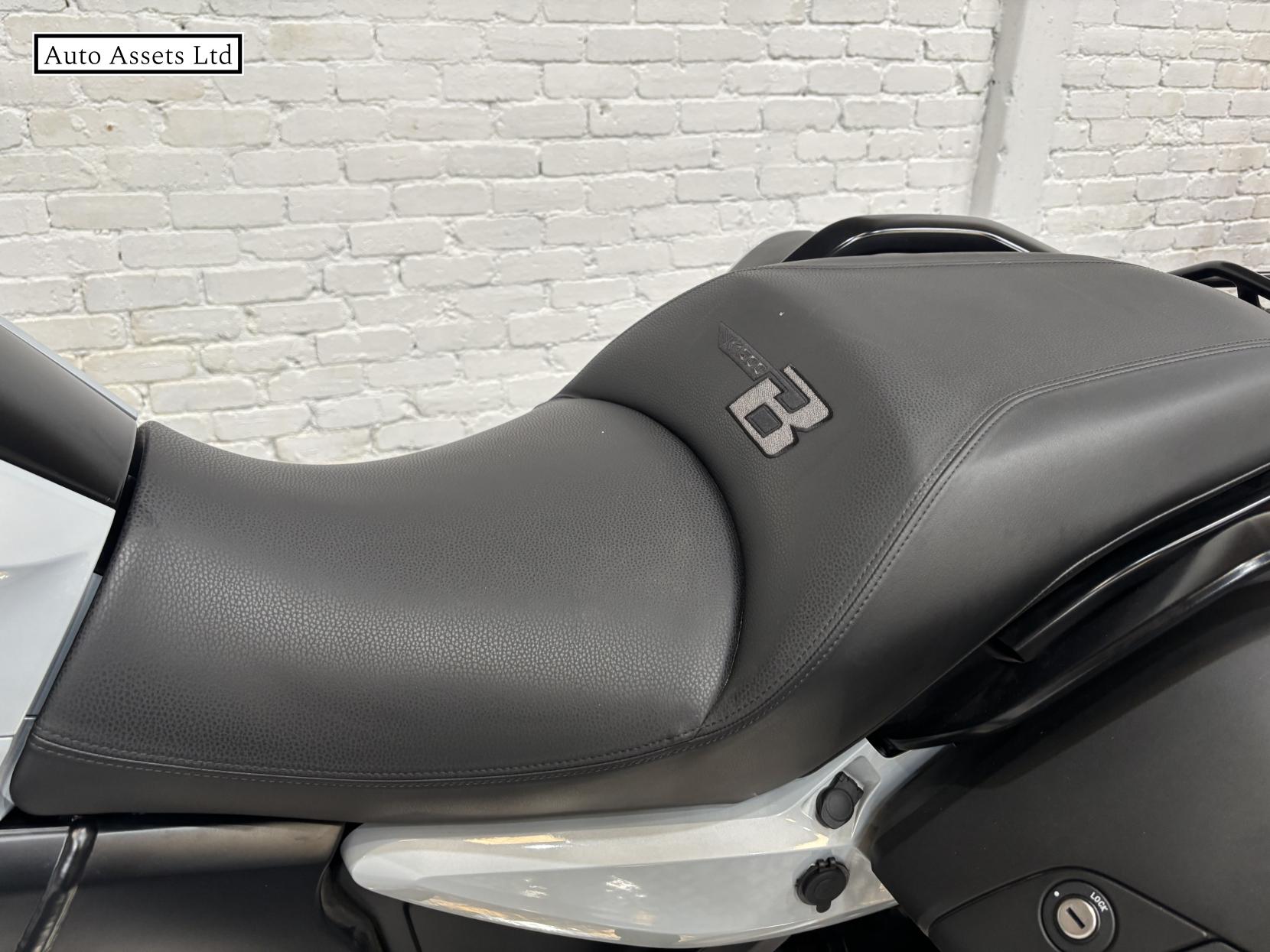 BMW K 1600 B 1600 Tourer Petrol Manual Euro 4 (160 ps)