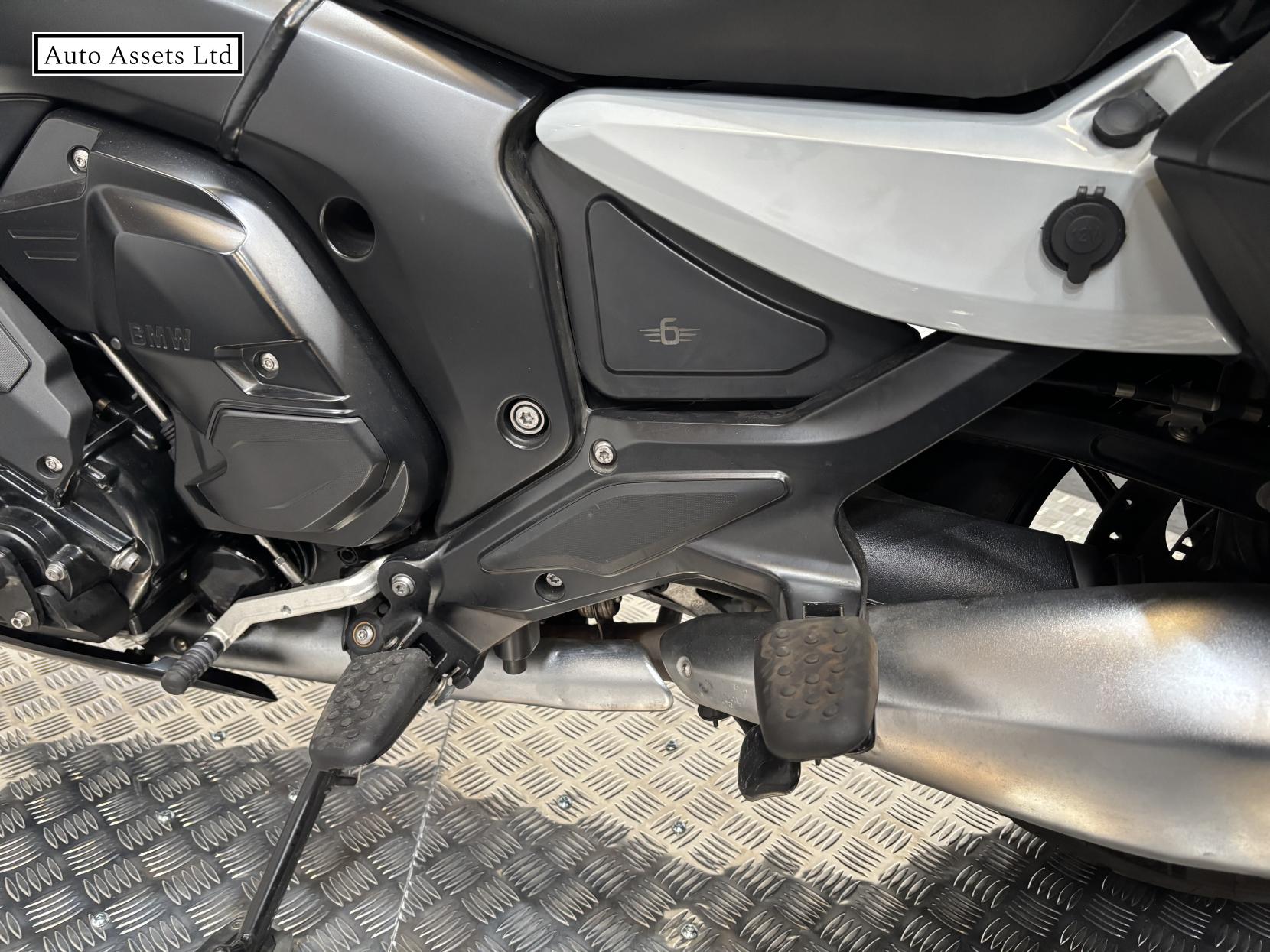 BMW K 1600 B 1600 Tourer Petrol Manual Euro 4 (160 ps)