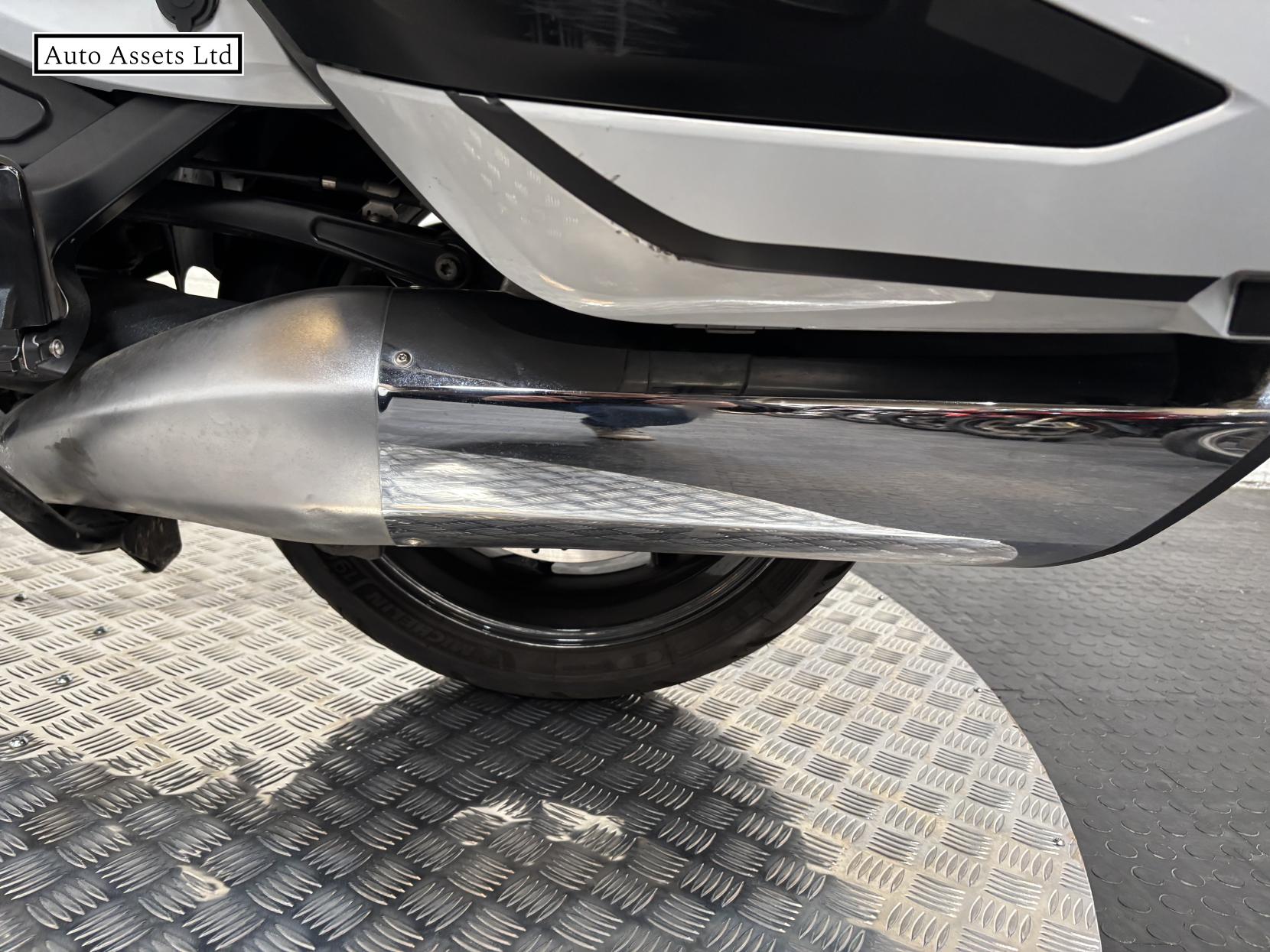 BMW K 1600 B 1600 Tourer Petrol Manual Euro 4 (160 ps)