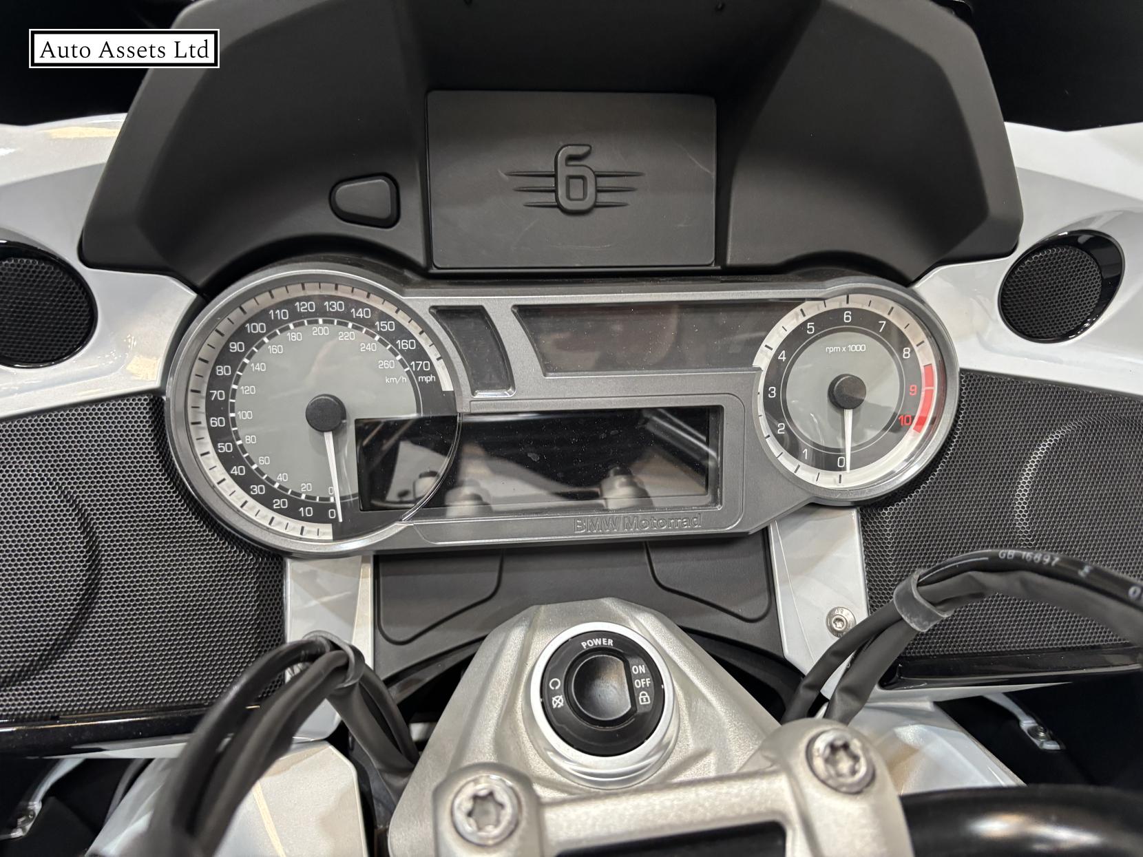 BMW K 1600 B 1600 Tourer Petrol Manual Euro 4 (160 ps)