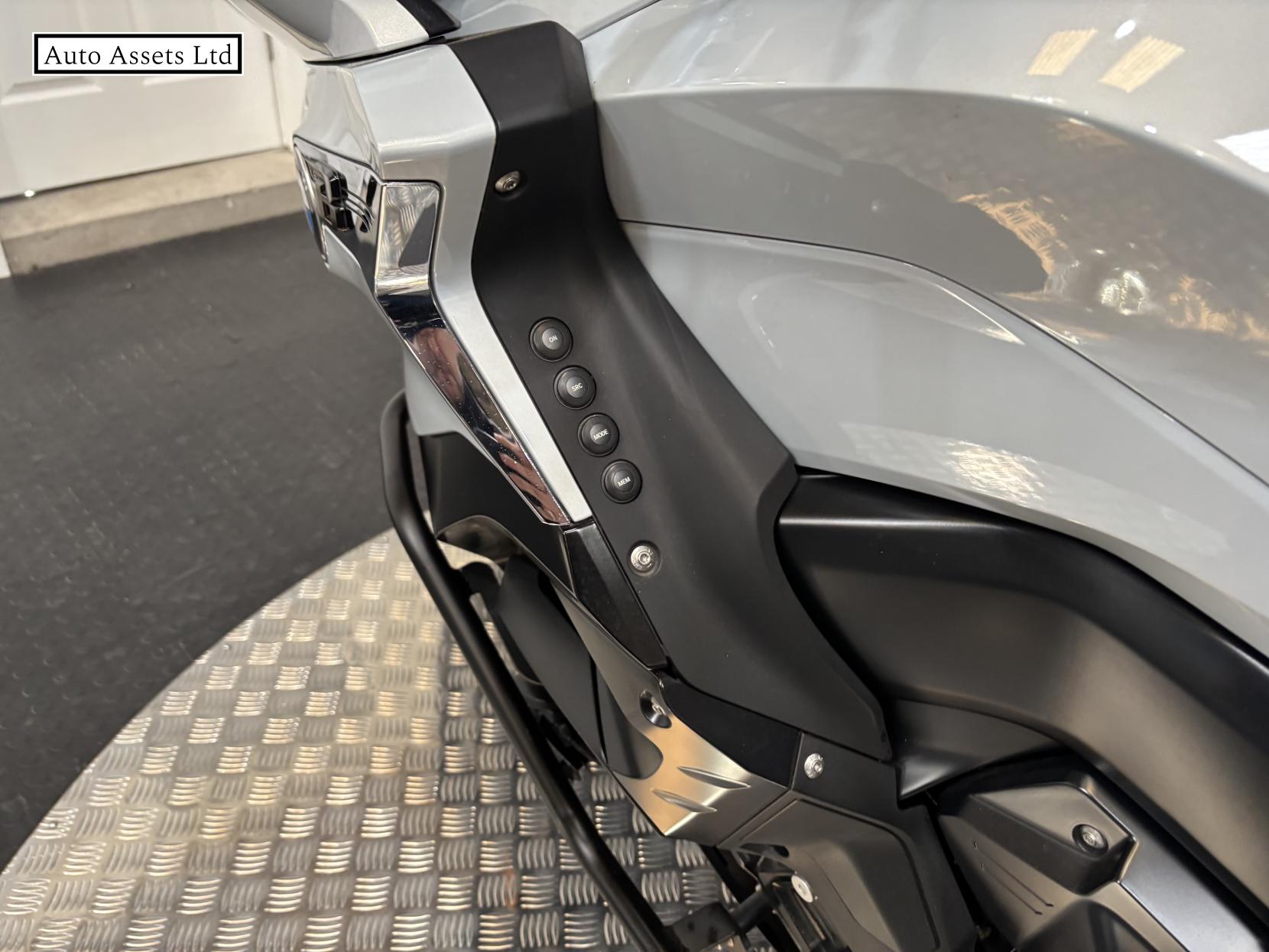 BMW K 1600 B 1600 Tourer Petrol Manual Euro 4 (160 ps)