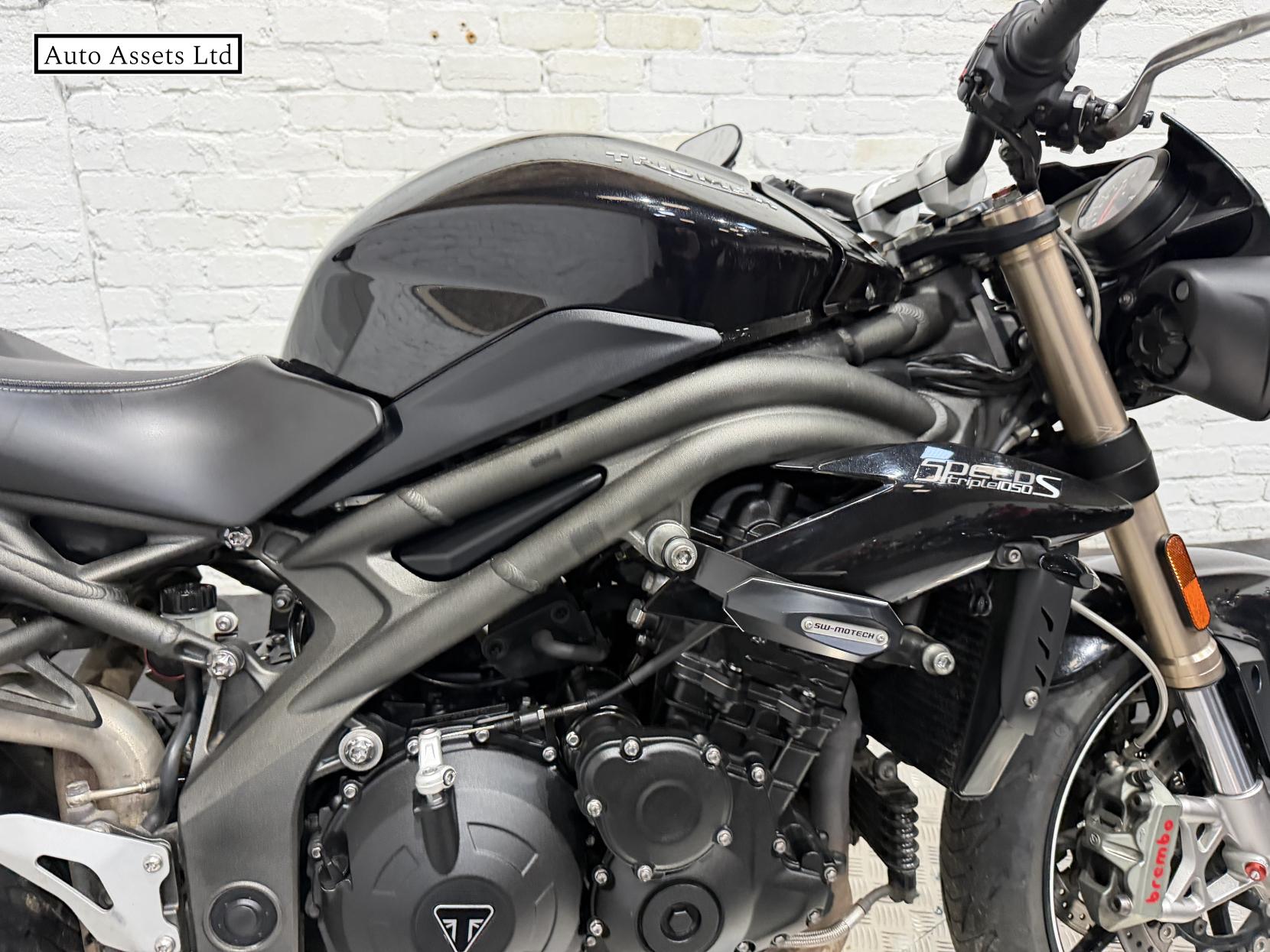 Triumph Speed Triple 1050 1050 S Naked Petrol Manual X-ring Euro 4 (140 ps)