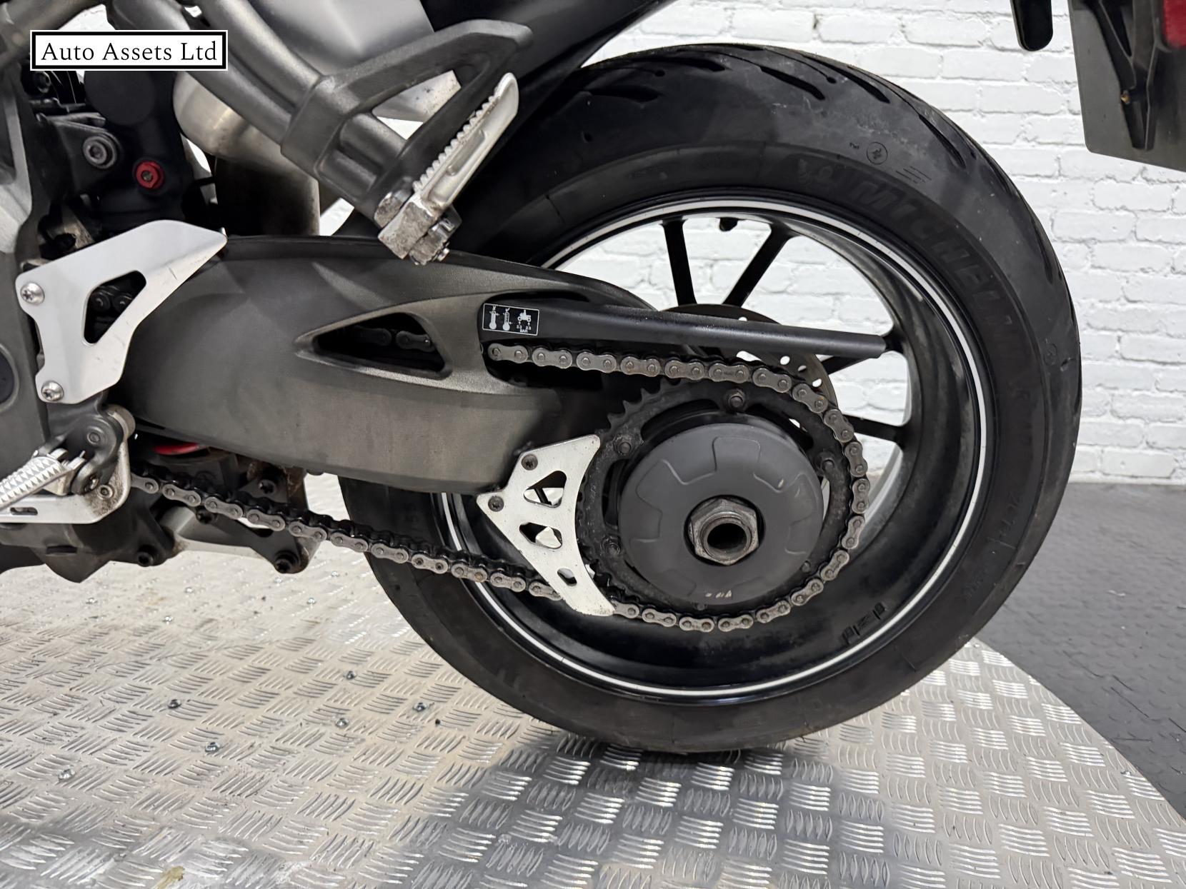 Triumph Speed Triple 1050 1050 S Naked Petrol Manual X-ring Euro 4 (140 ps)