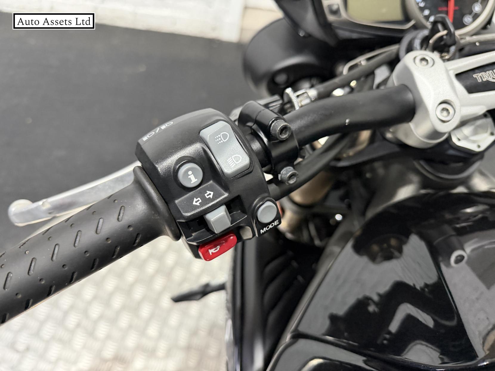Triumph Speed Triple 1050 1050 S Naked Petrol Manual X-ring Euro 4 (140 ps)