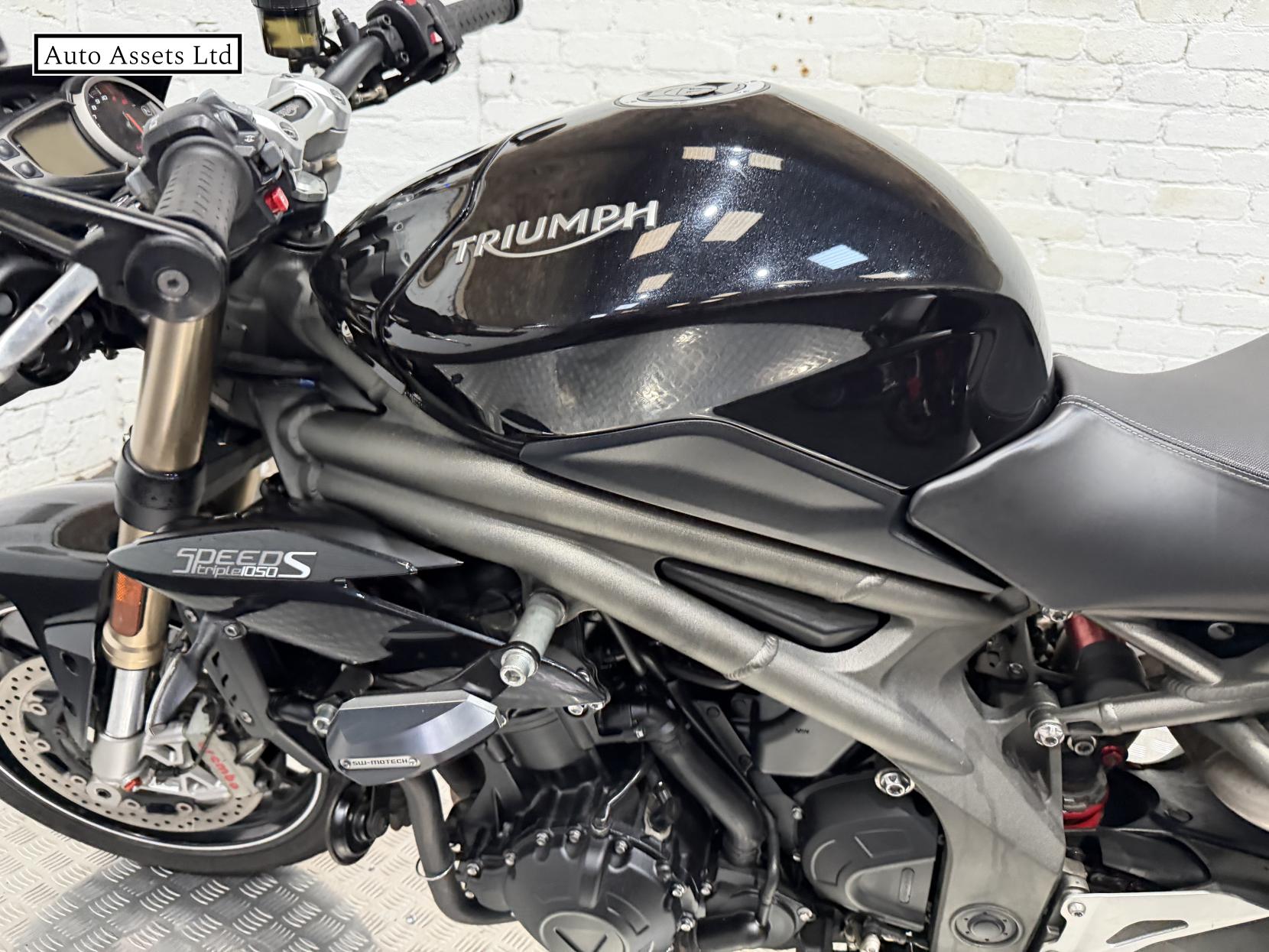 Triumph Speed Triple 1050 1050 S Naked Petrol Manual X-ring Euro 4 (140 ps)