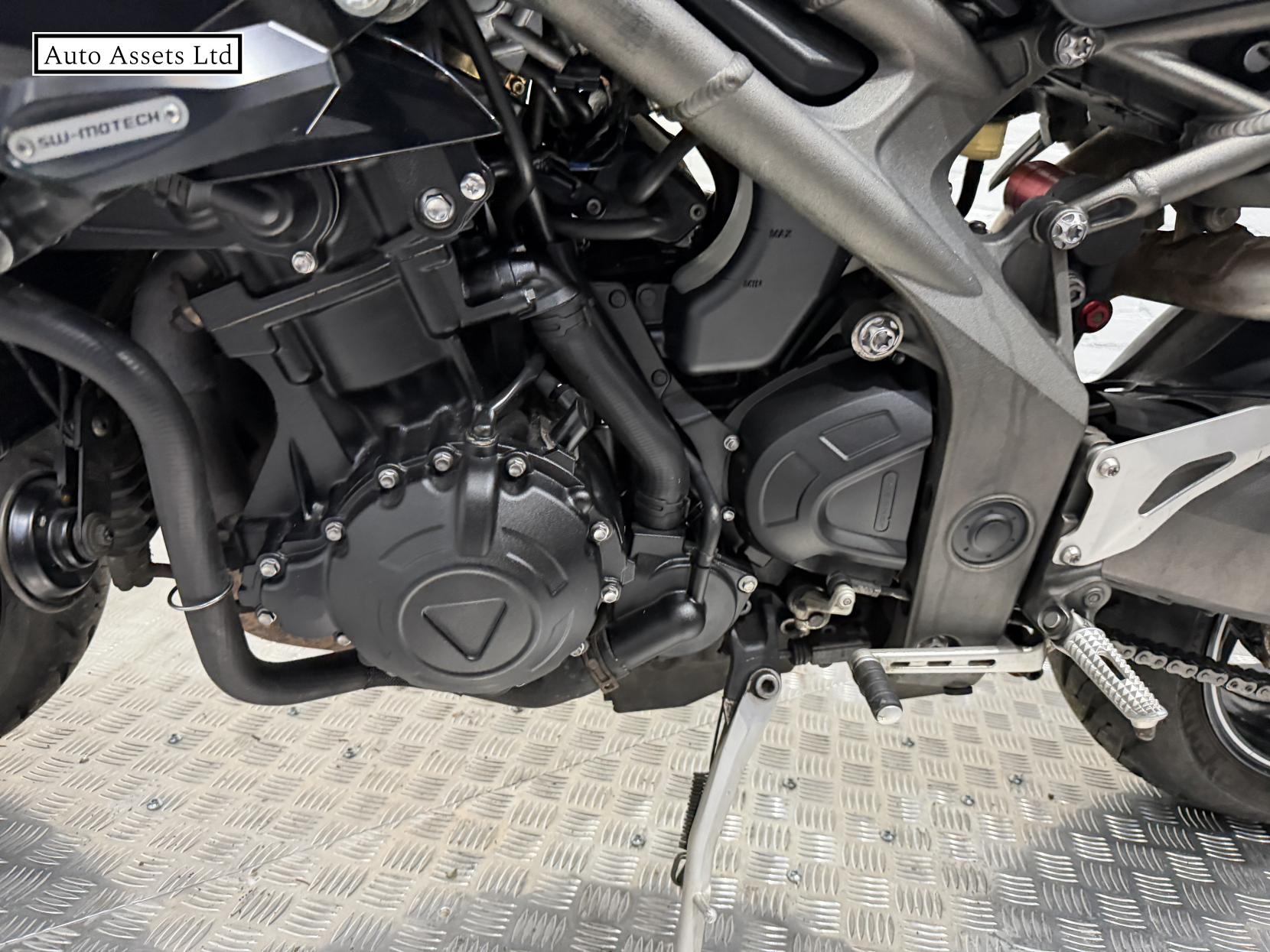 Triumph Speed Triple 1050 1050 S Naked Petrol Manual X-ring Euro 4 (140 ps)