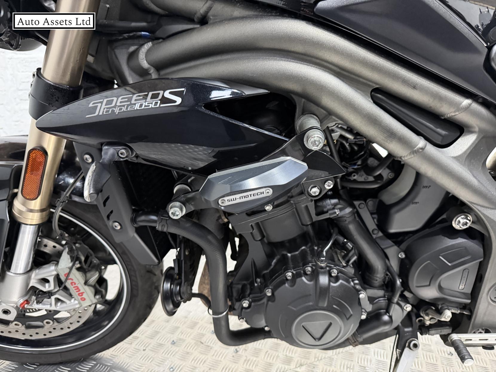 Triumph Speed Triple 1050 1050 S Naked Petrol Manual X-ring Euro 4 (140 ps)