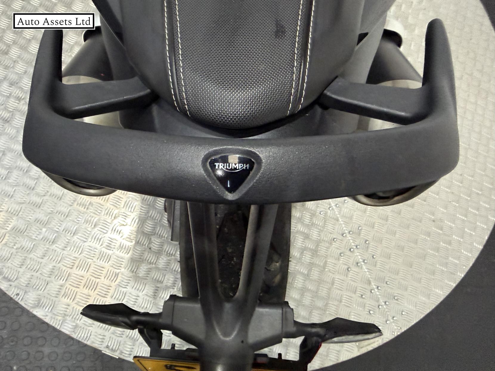 Triumph Speed Triple 1050 1050 S Naked Petrol Manual X-ring Euro 4 (140 ps)