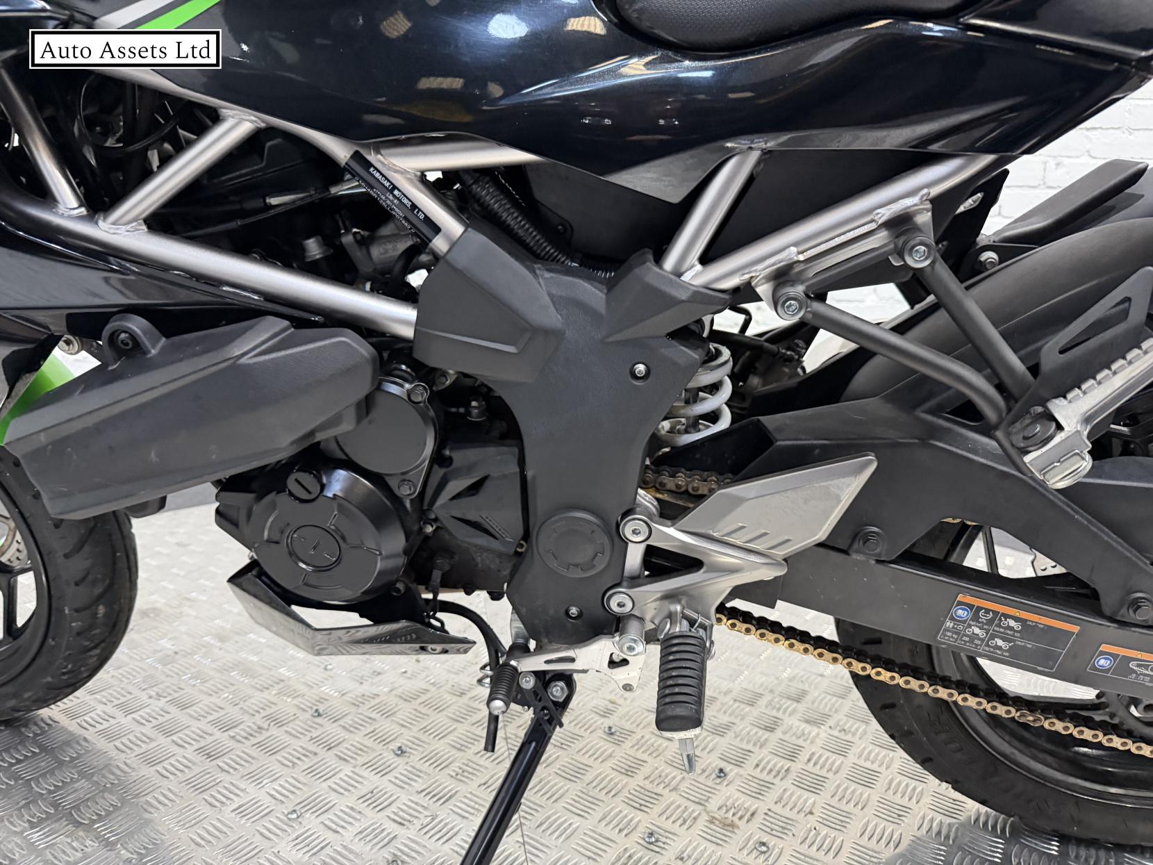 Kawasaki Z125 125 Supernaked Petrol Manual Euro 5 (15 ps)