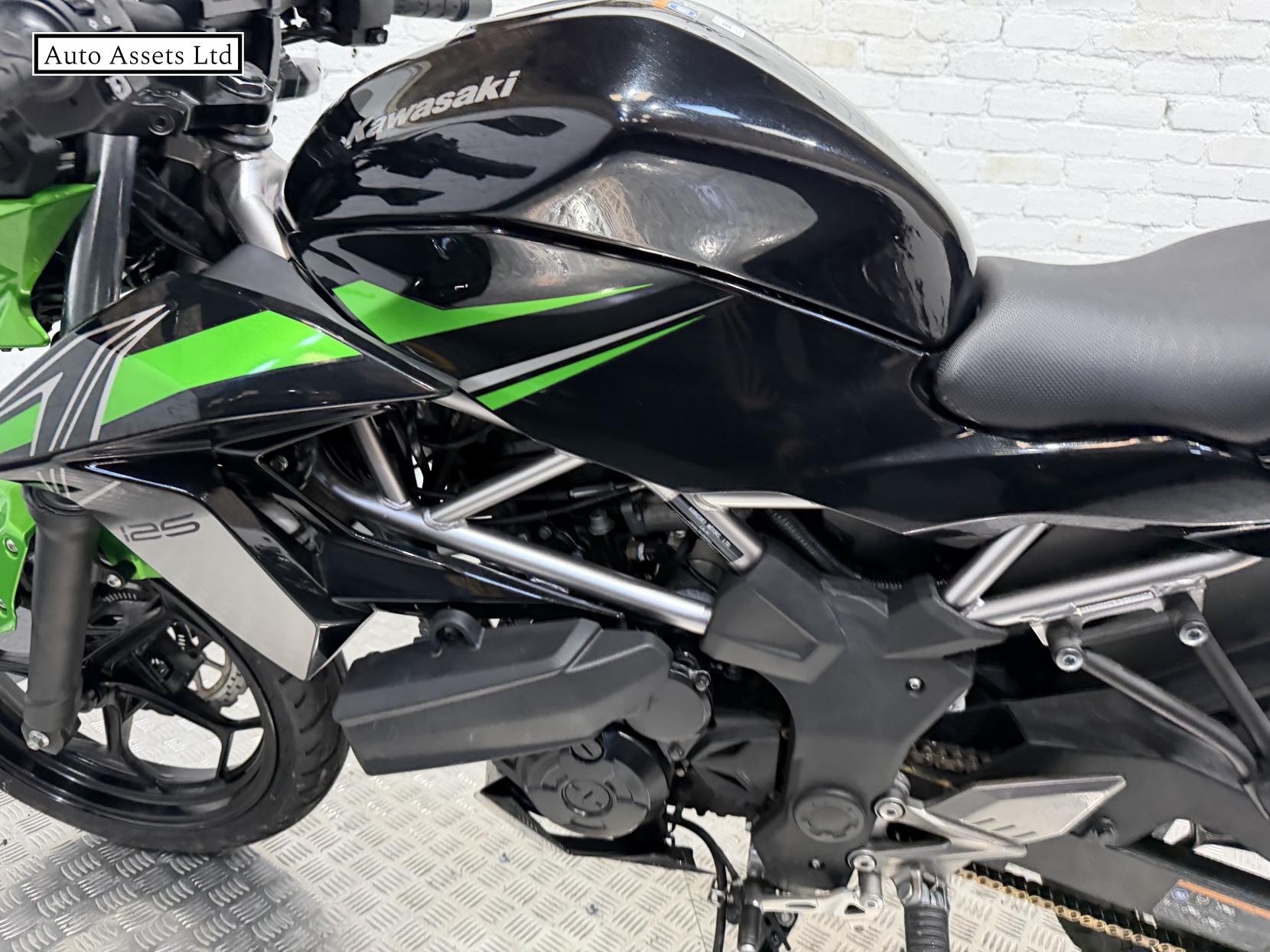 Kawasaki Z125 125 Supernaked Petrol Manual Euro 5 (15 ps)
