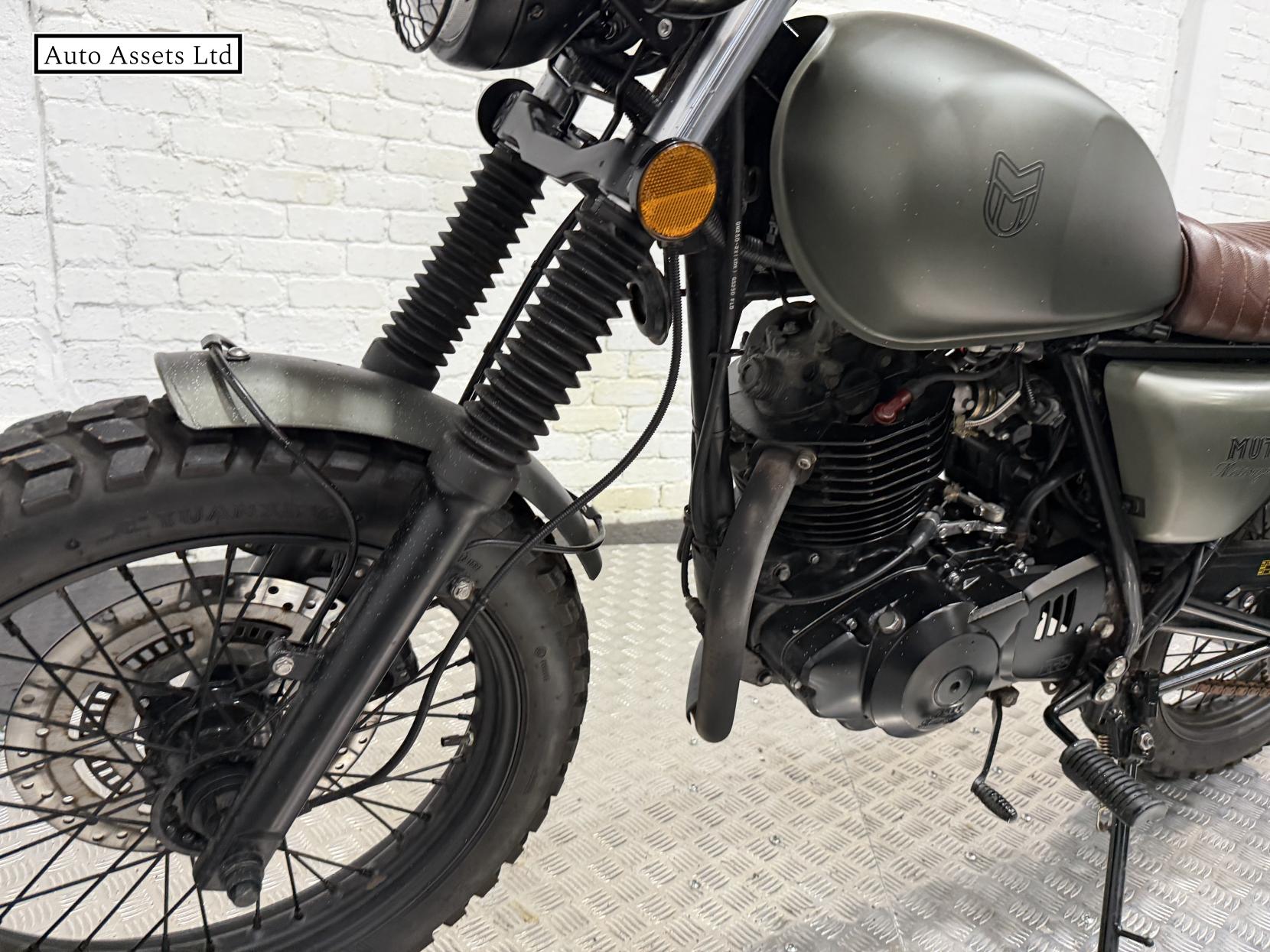 Mutt Hilts 250 250 Roadster/Retro Petrol Manual O-Ring Euro 5 (17 ps)