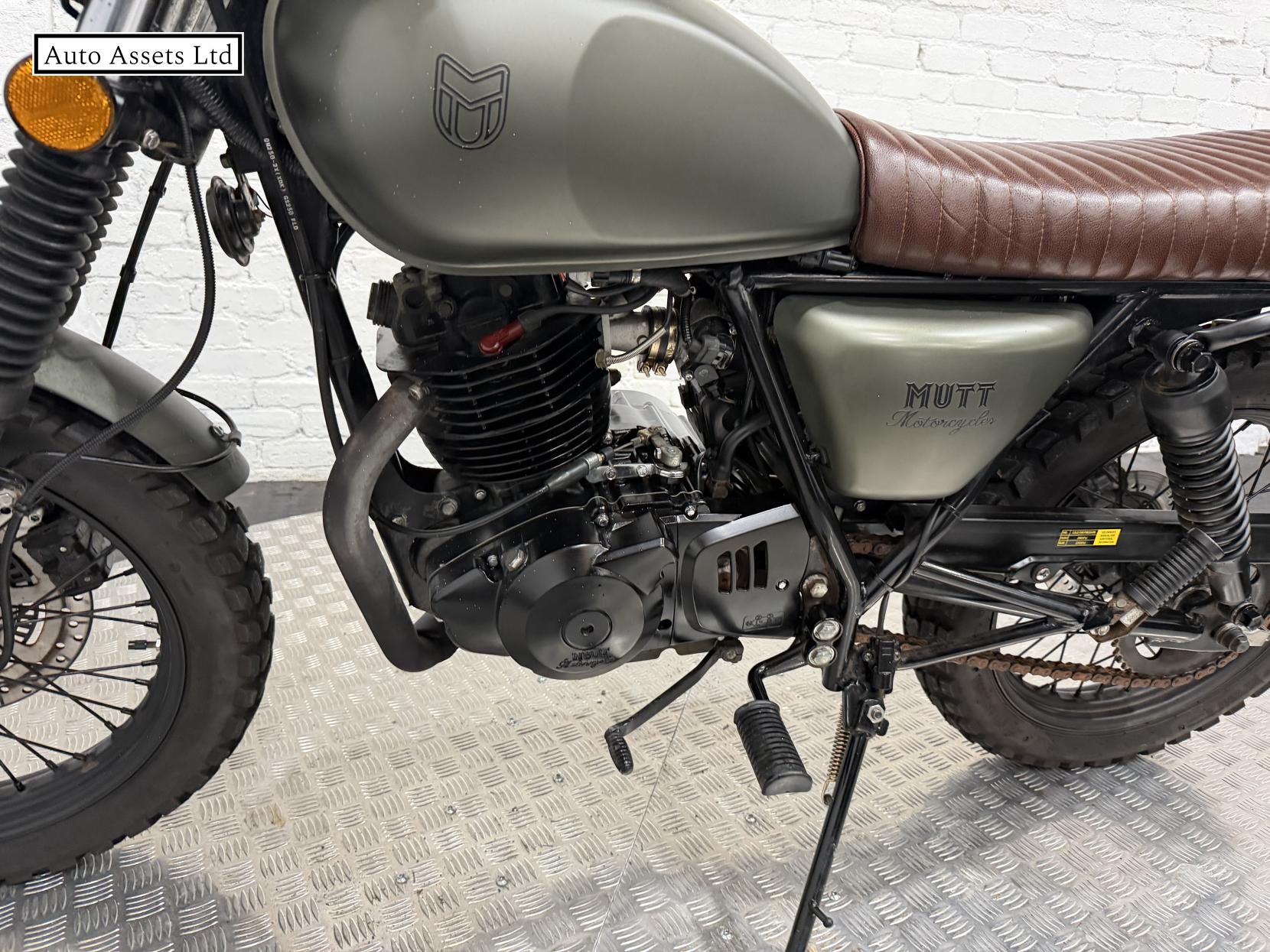 Mutt Hilts 250 250 Roadster/Retro Petrol Manual O-Ring Euro 5 (17 ps)