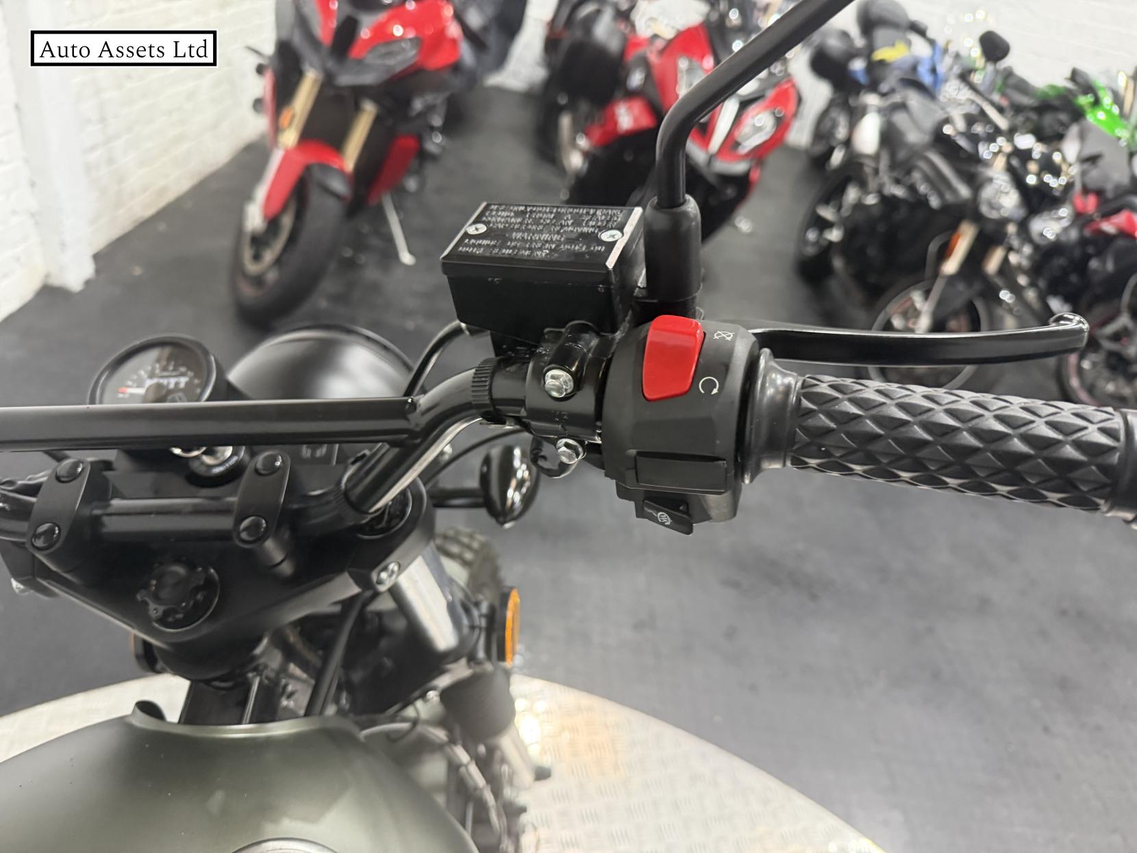 Mutt Hilts 250 250 Roadster/Retro Petrol Manual O-Ring Euro 5 (17 ps)