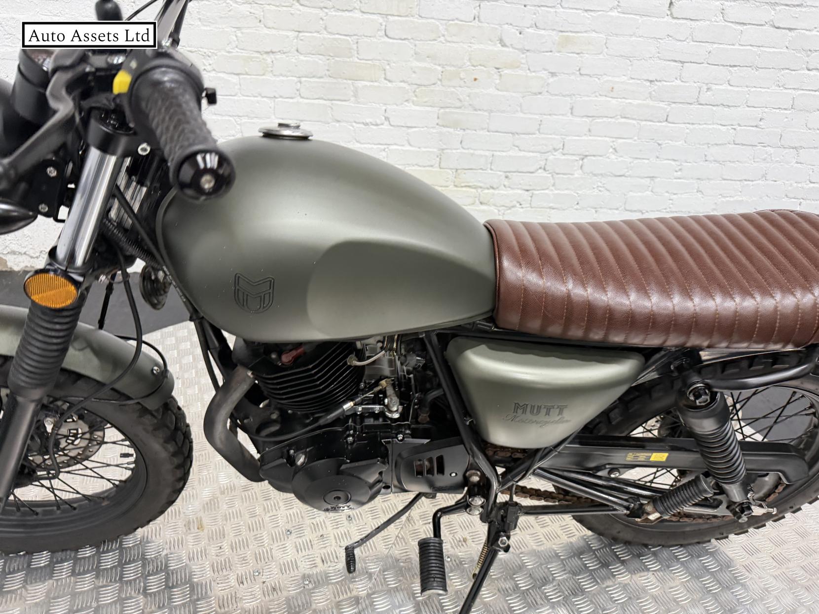 Mutt Hilts 250 250 Roadster/Retro Petrol Manual O-Ring Euro 5 (17 ps)