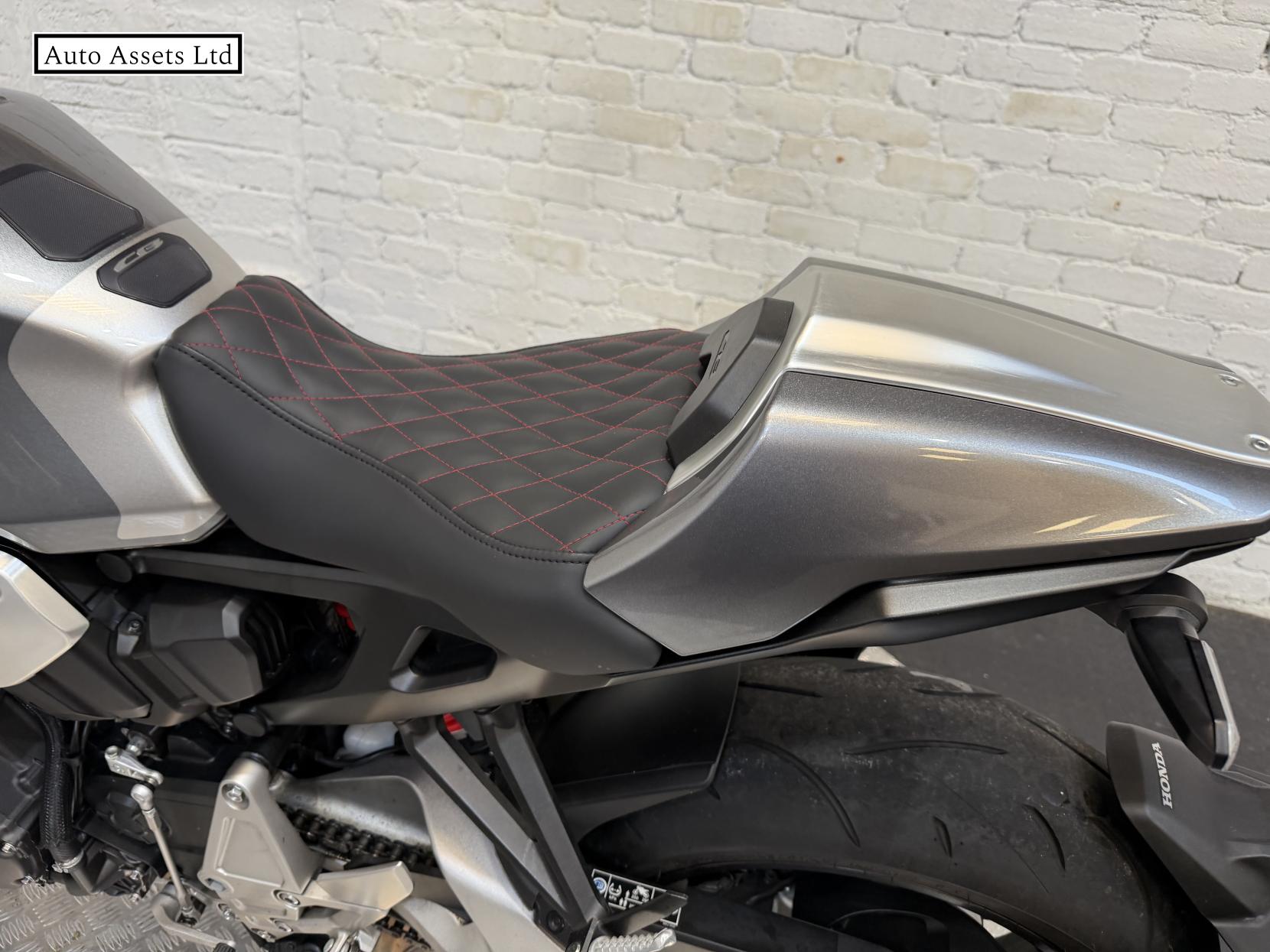 Honda CB1000R 1000 Naked Petrol Manual Euro 4 (146 ps)