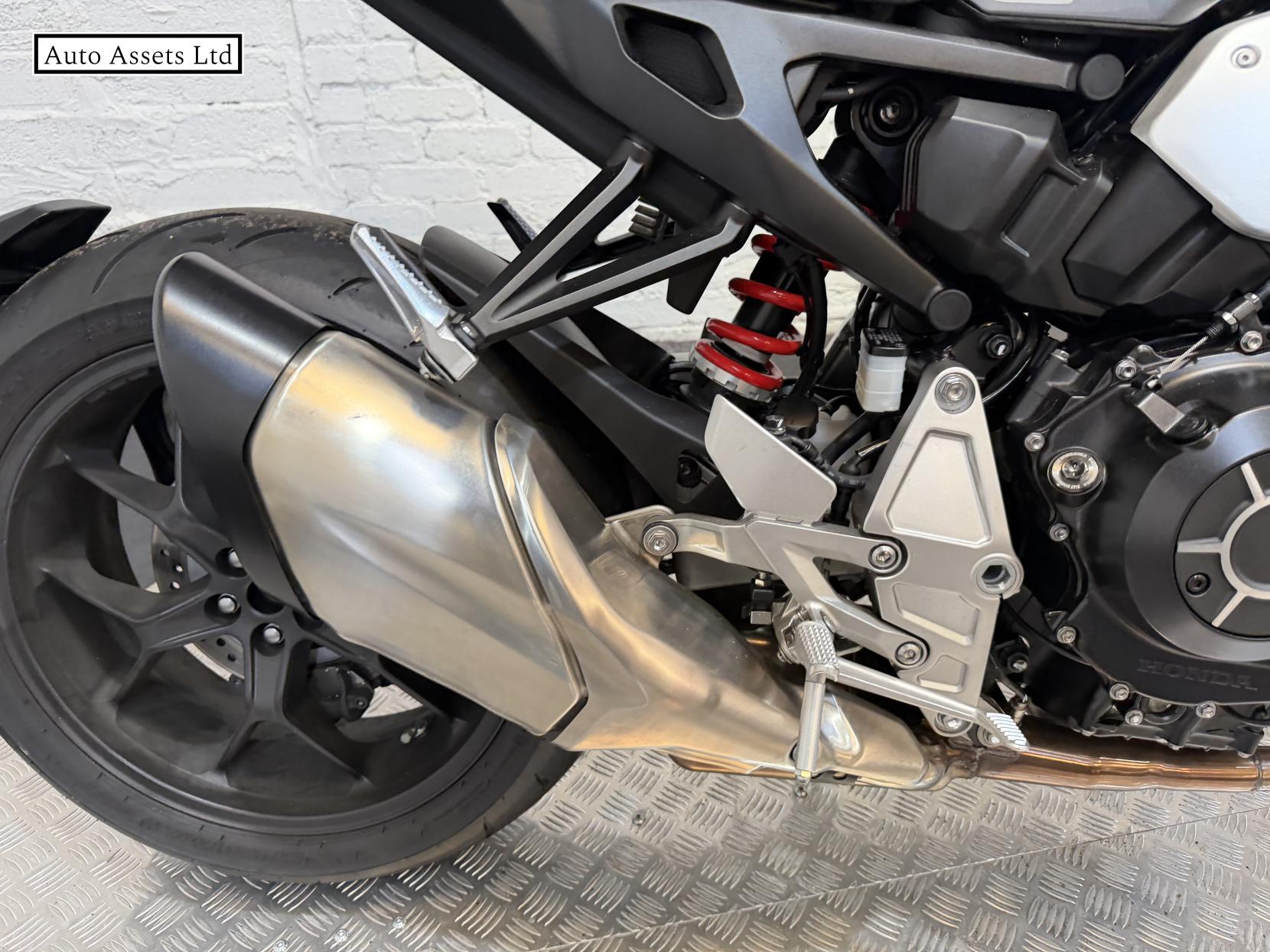 Honda CB1000R 1000 Naked Petrol Manual Euro 4 (146 ps)