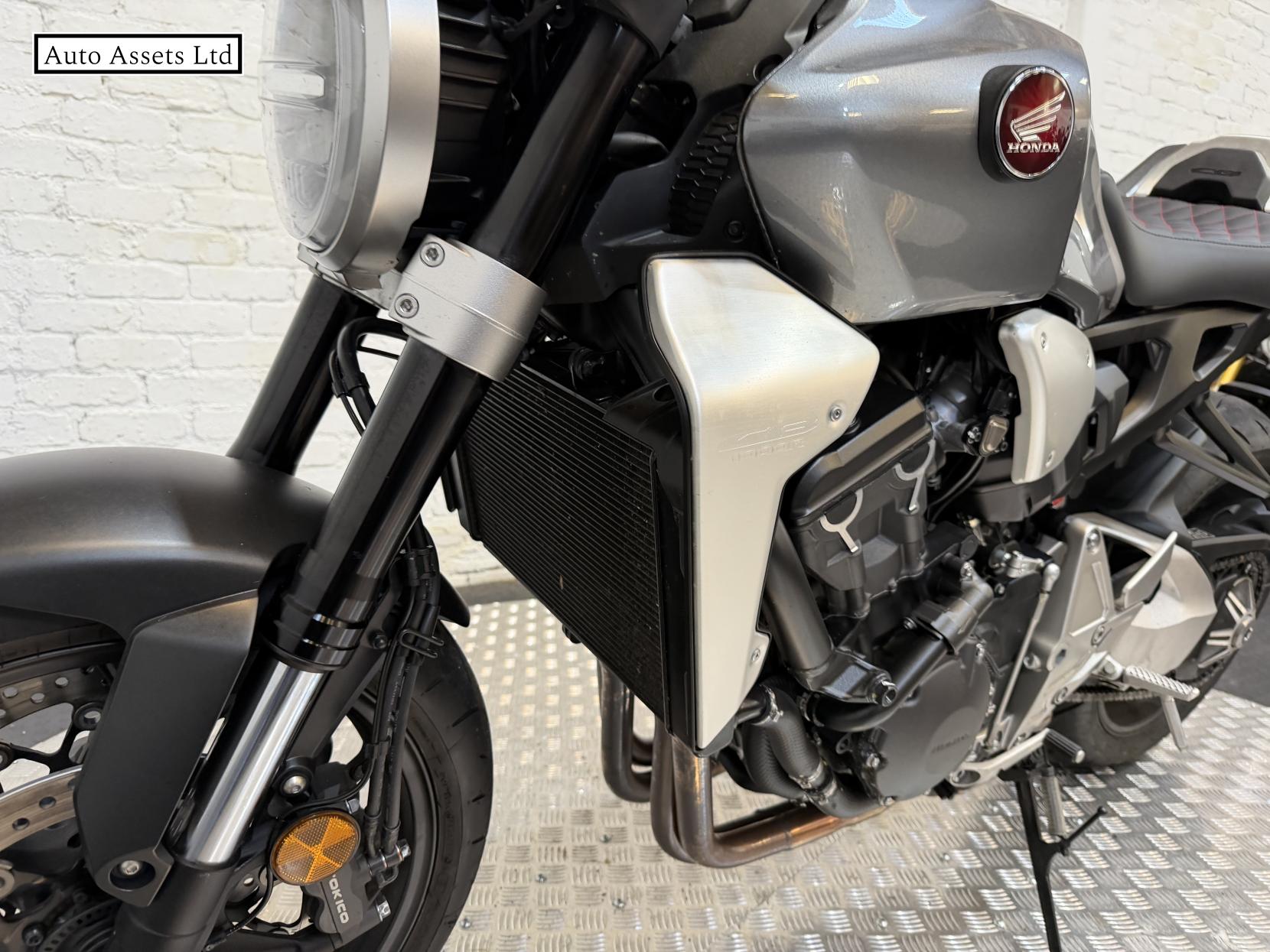 Honda CB1000R 1000 Naked Petrol Manual Euro 4 (146 ps)