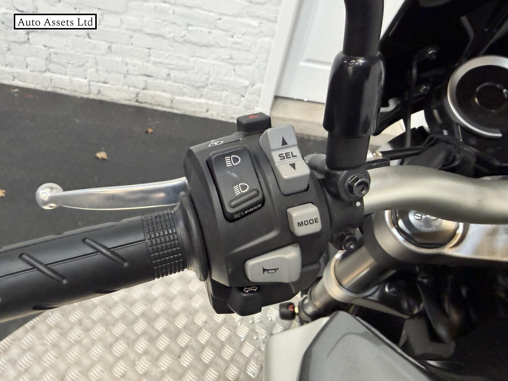 Honda CB1000R 1000 Naked Petrol Manual Euro 4 (146 ps)