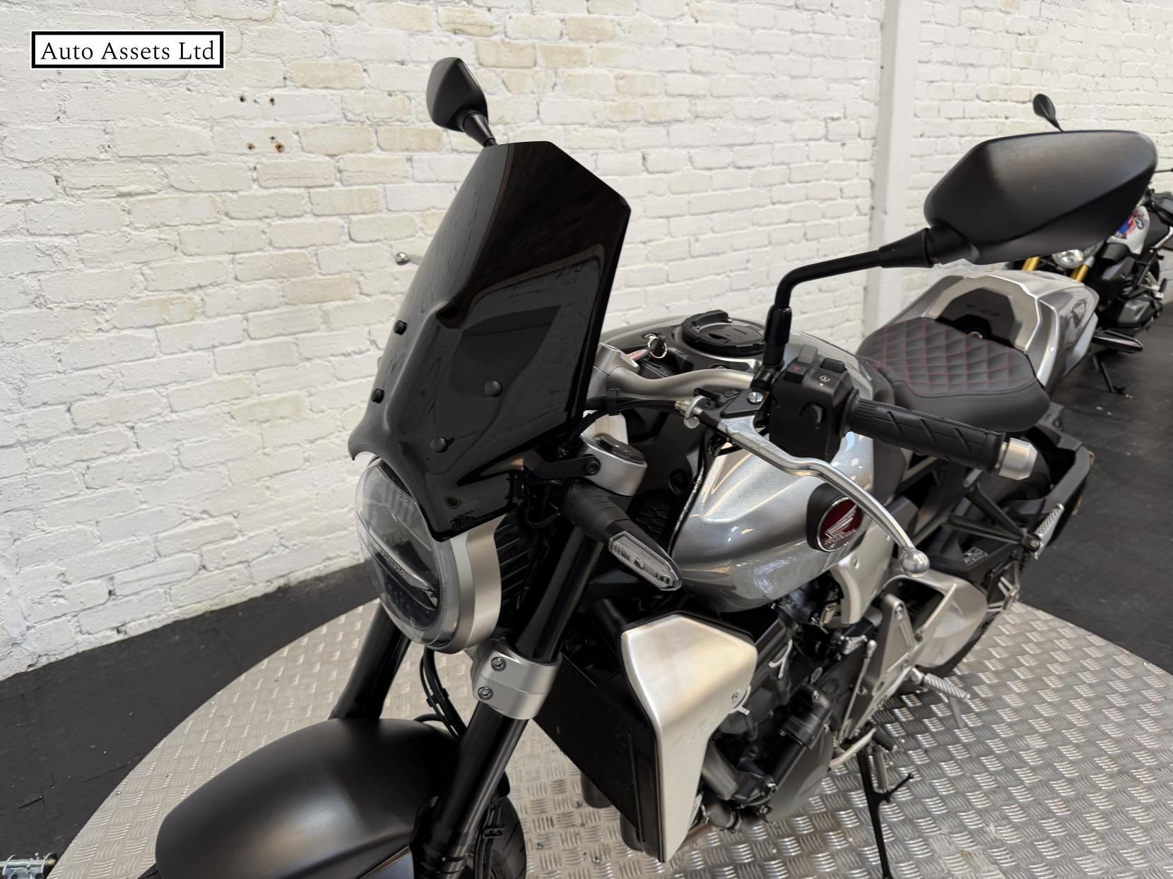 Honda CB1000R 1000 Naked Petrol Manual Euro 4 (146 ps)