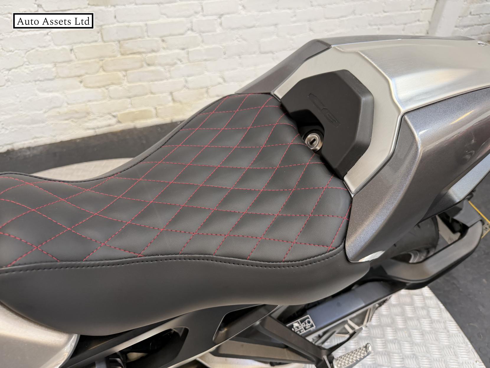 Honda CB1000R 1000 Naked Petrol Manual Euro 4 (146 ps)