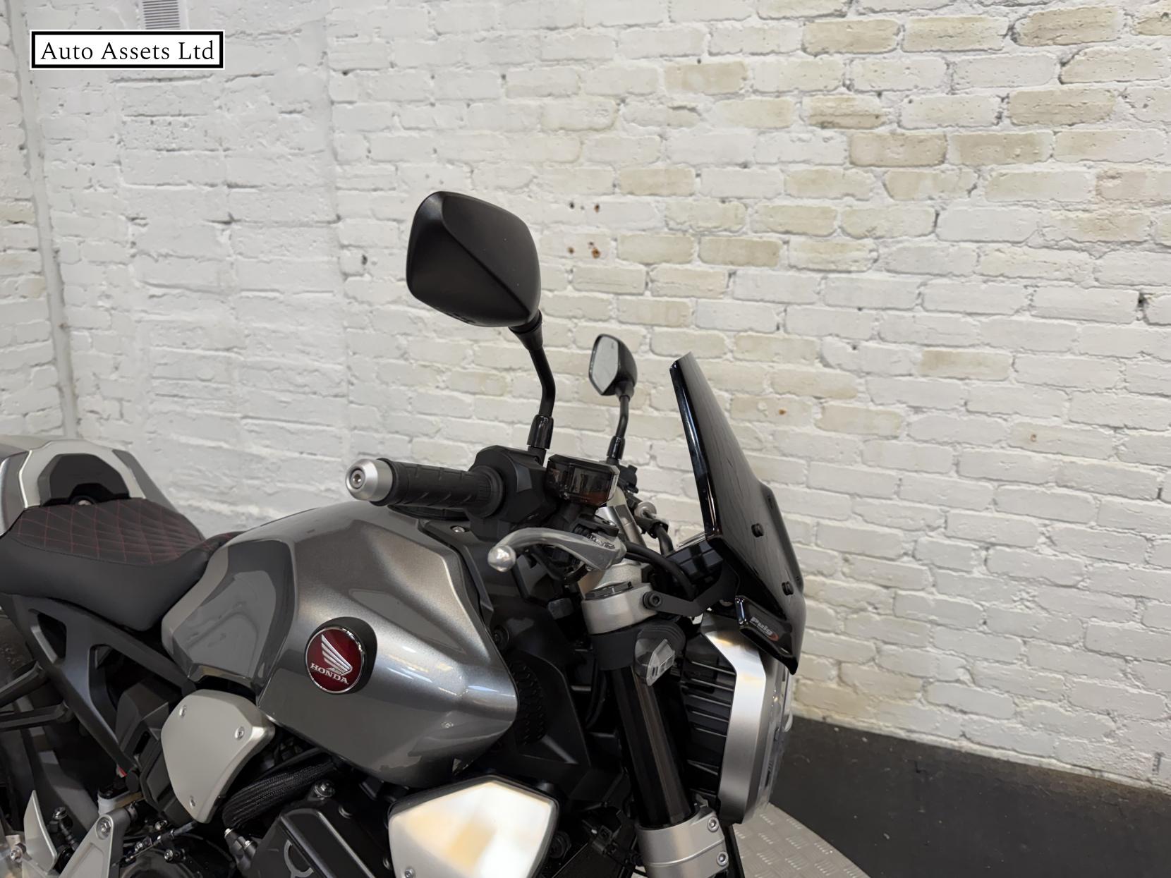 Honda CB1000R 1000 Naked Petrol Manual Euro 4 (146 ps)