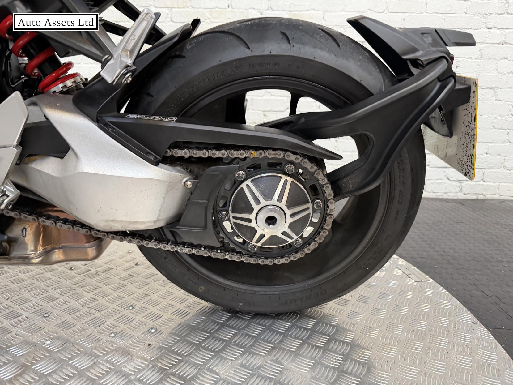 Honda CB1000R 1000 Naked Petrol Manual Euro 4 (146 ps)