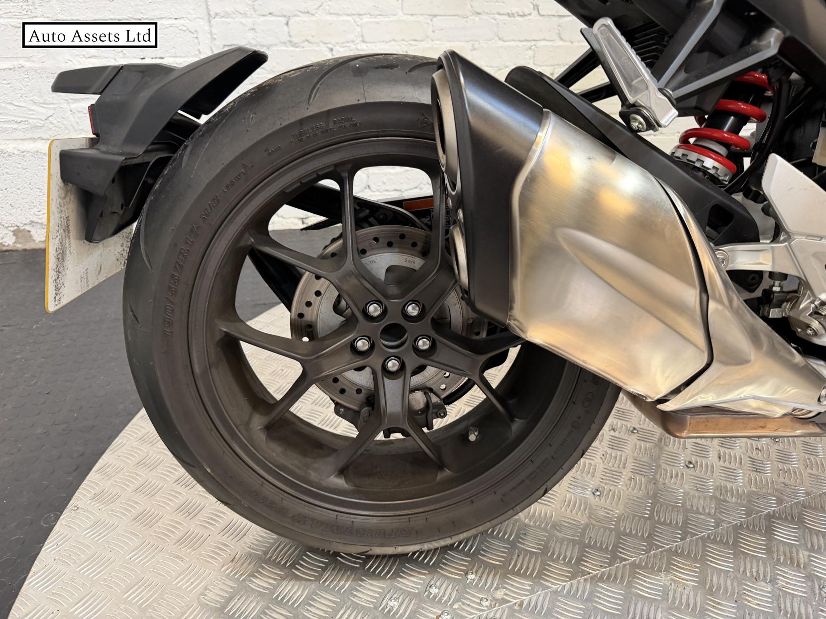 Honda CB1000R 1000 Naked Petrol Manual Euro 4 (146 ps)