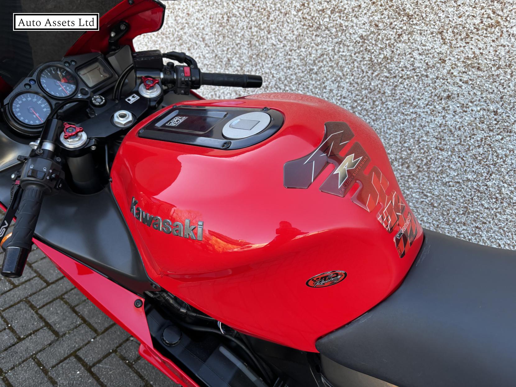 Kawasaki ZX-12R 1200 (ZX-12R) Petrol Manual (187 bhp)