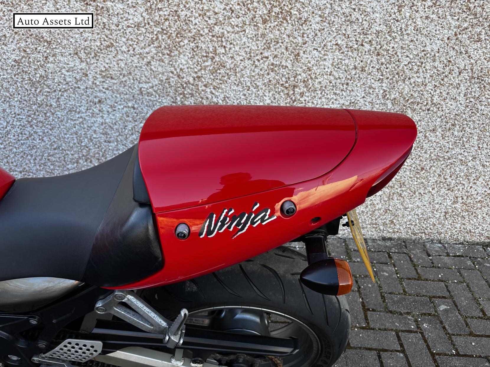 Kawasaki ZX-12R 1200 (ZX-12R) Petrol Manual (187 bhp)