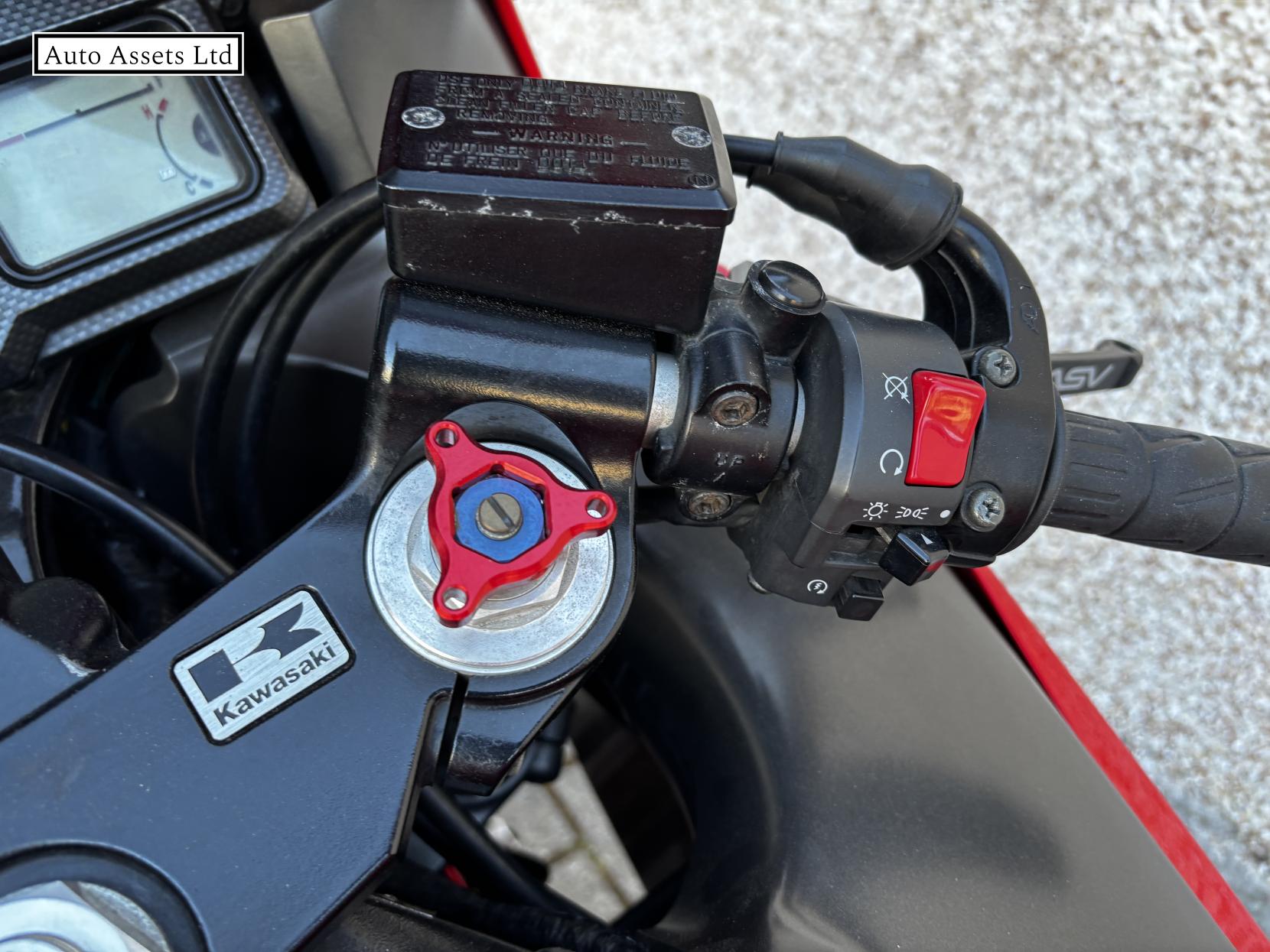 Kawasaki ZX-12R 1200 (ZX-12R) Petrol Manual (187 bhp)