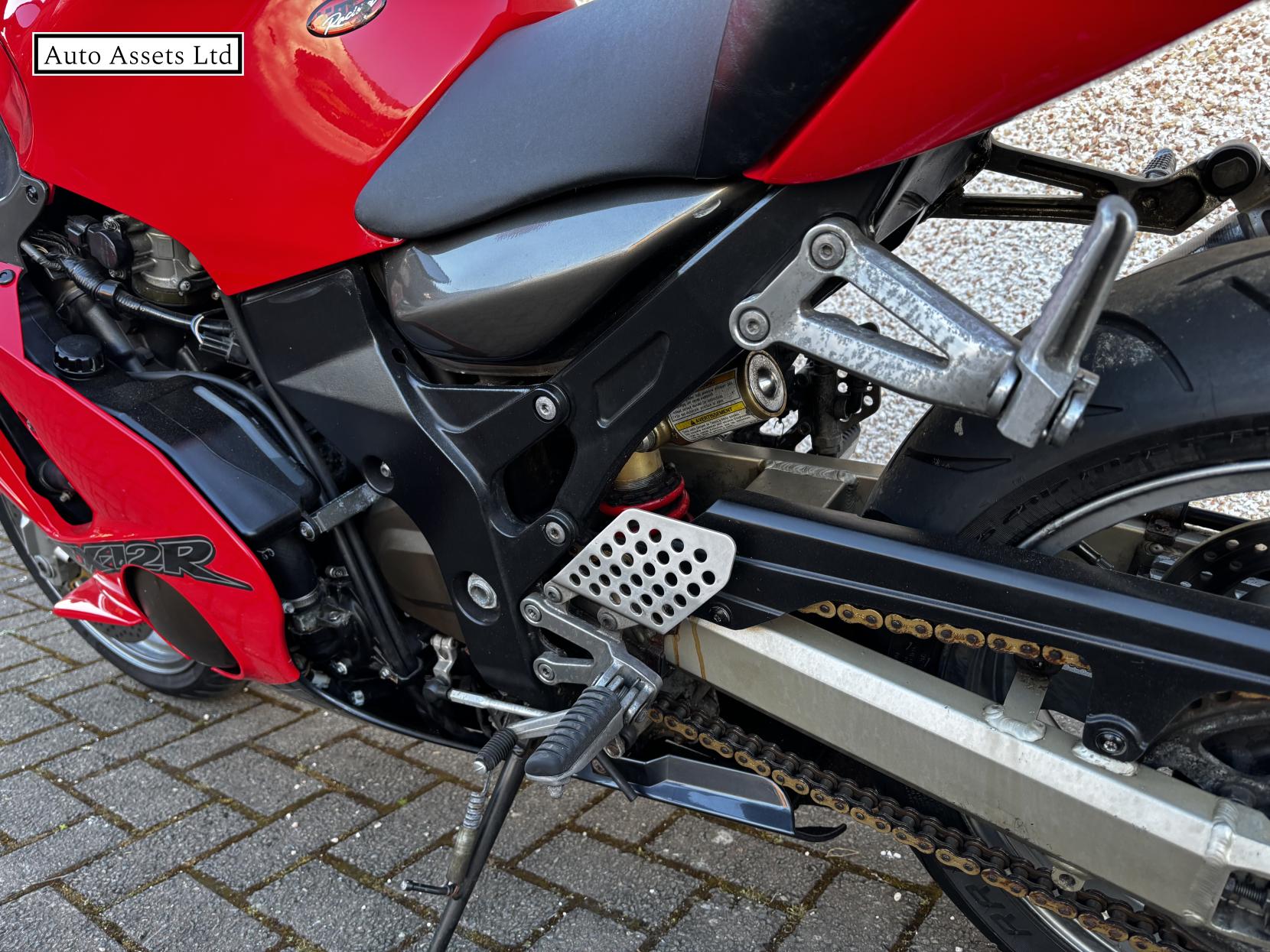 Kawasaki ZX-12R 1200 (ZX-12R) Petrol Manual (187 bhp)