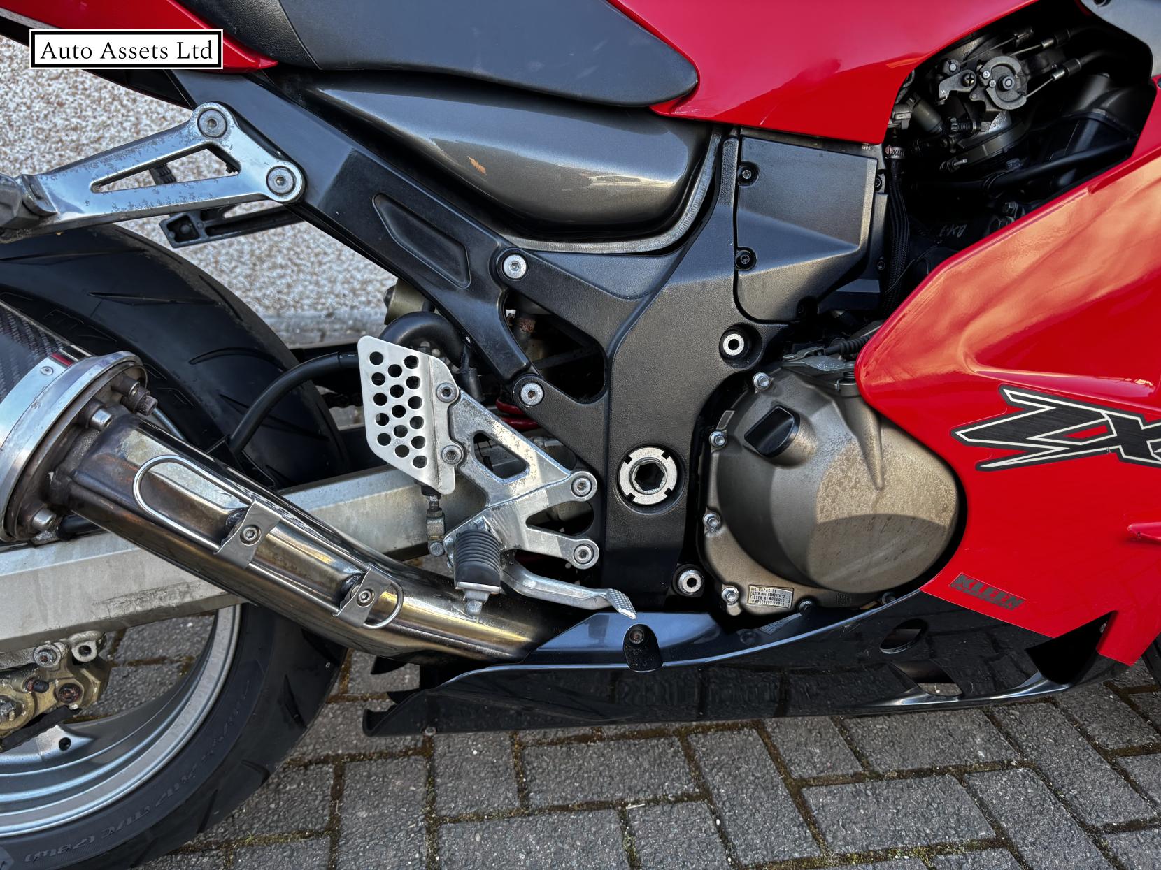 Kawasaki ZX-12R 1200 (ZX-12R) Petrol Manual (187 bhp)