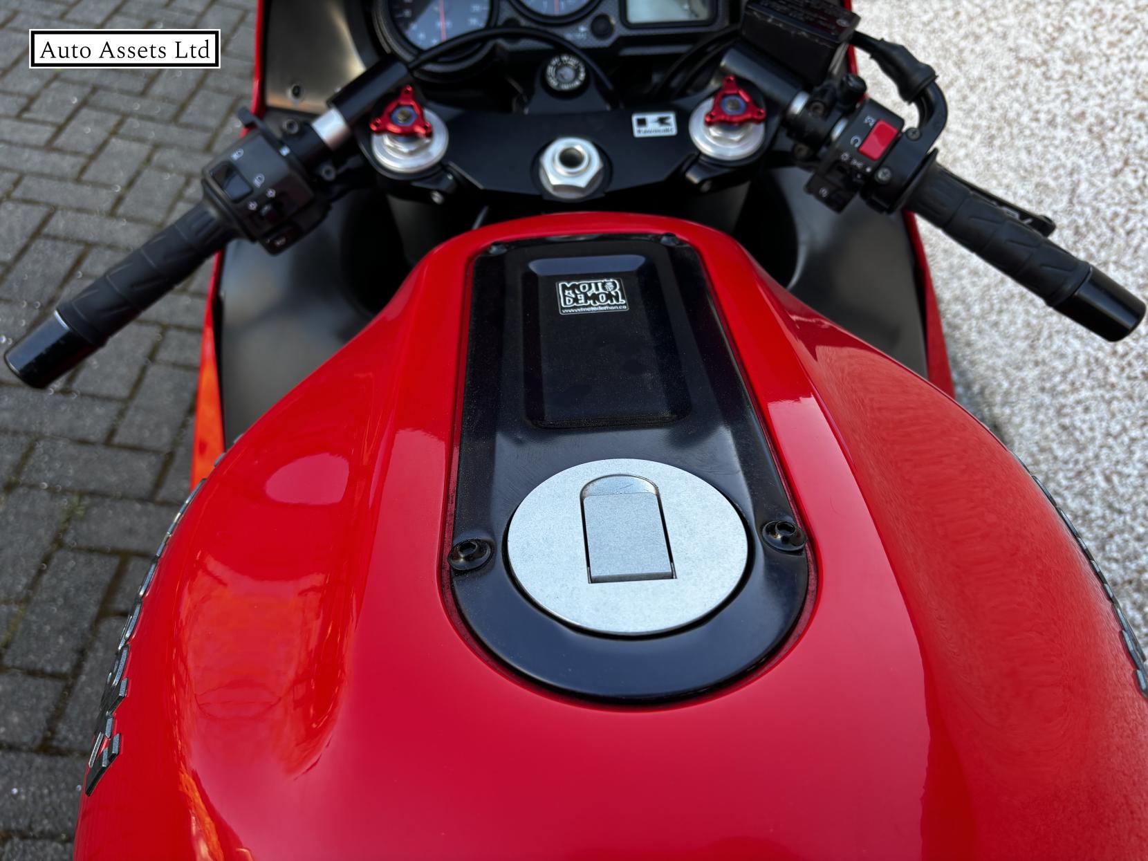 Kawasaki ZX-12R 1200 (ZX-12R) Petrol Manual (187 bhp)