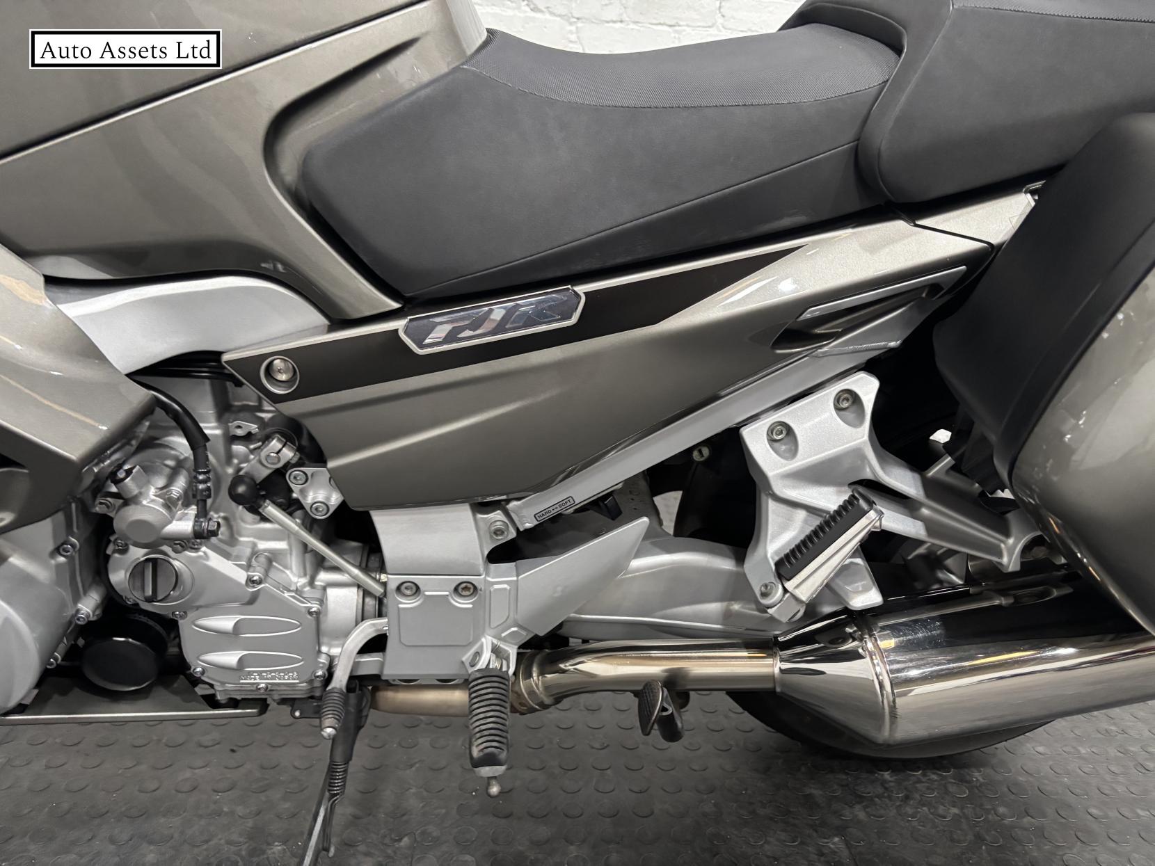 Yamaha FJR1300 1300 A Tourer Petrol Manual (147 ps)
